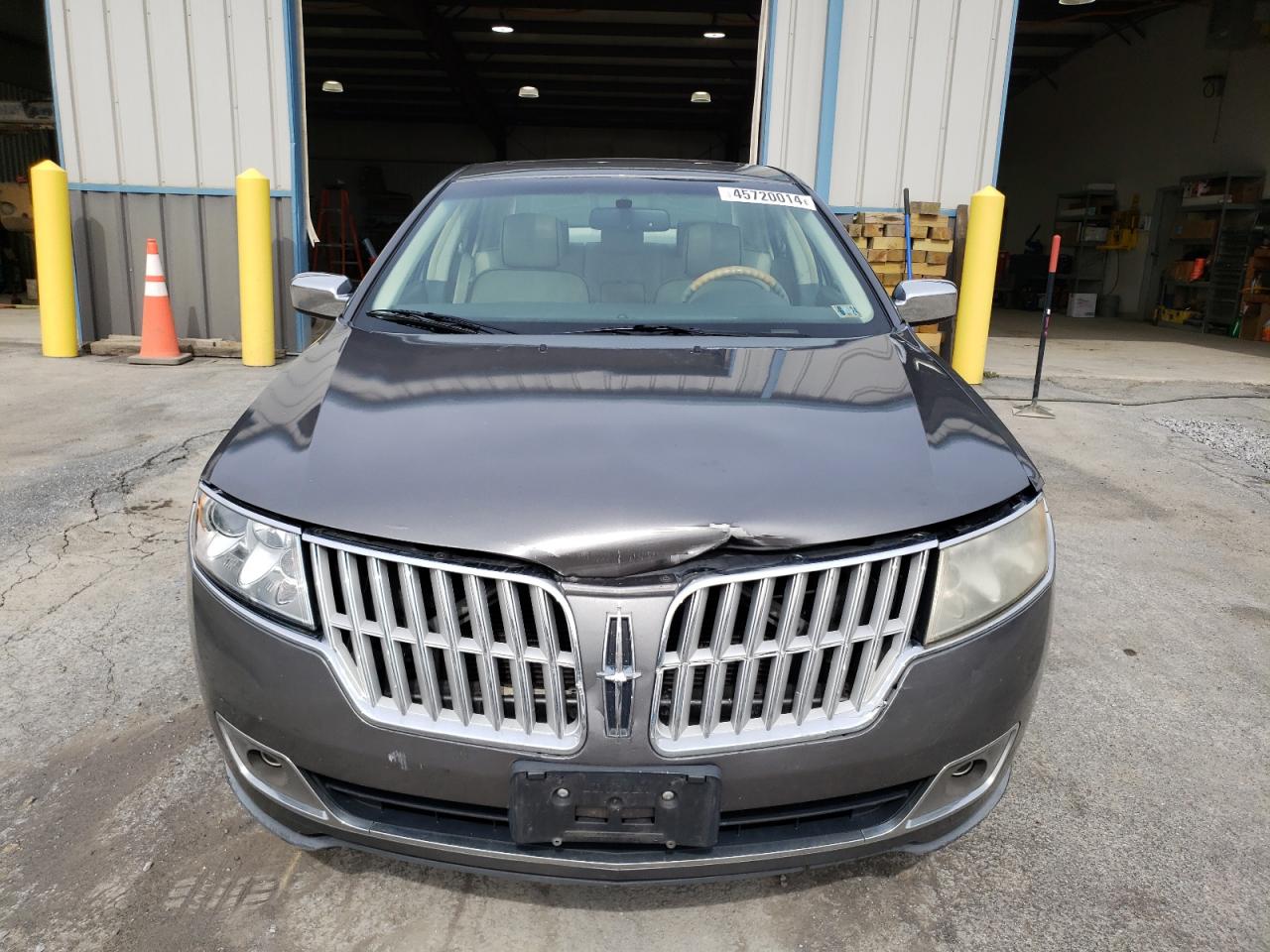 Photo 4 VIN: 3LNHL2GC9AR755232 - LINCOLN MKZ 