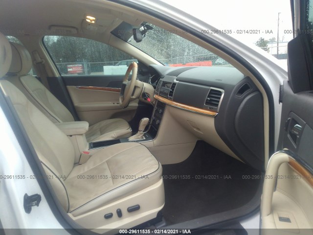 Photo 4 VIN: 3LNHL2GC9BR769391 - LINCOLN MKZ 