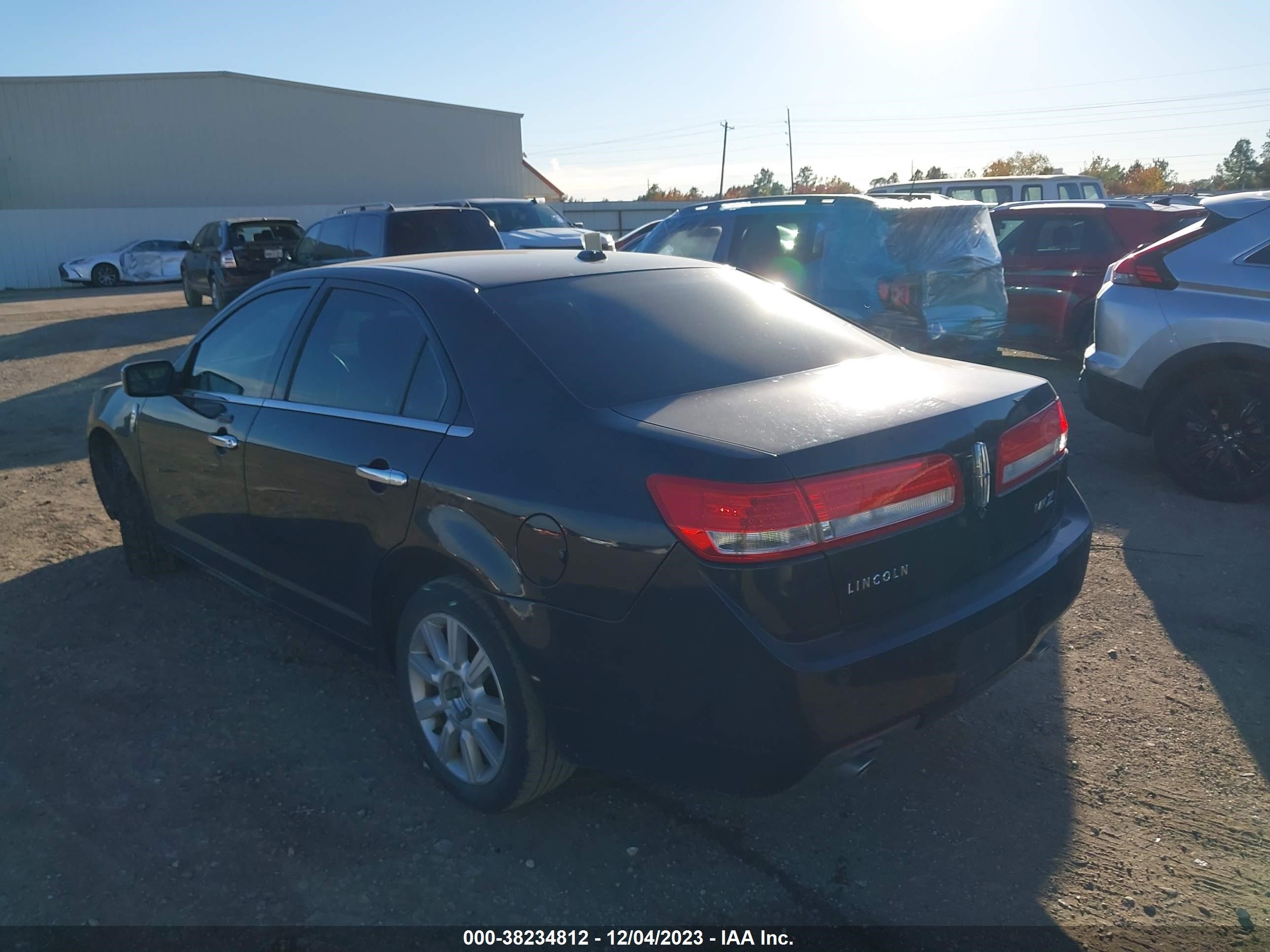 Photo 2 VIN: 3LNHL2GCXCR829972 - LINCOLN MKZ 