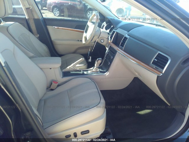 Photo 4 VIN: 3LNHL2JC1AR651083 - LINCOLN MKZ 