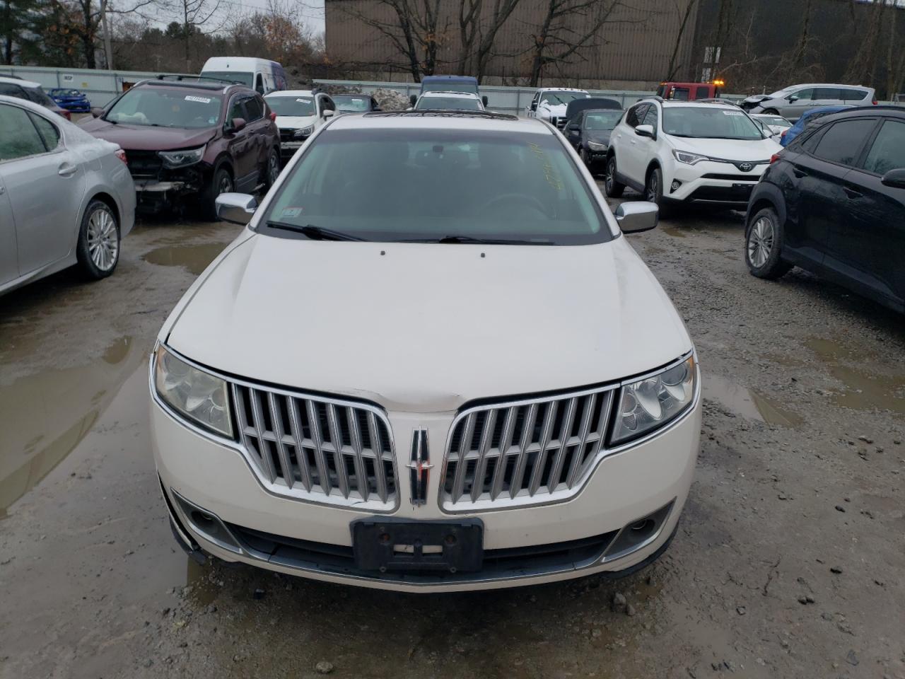 Photo 4 VIN: 3LNHL2JC4BR764558 - LINCOLN MKZ 