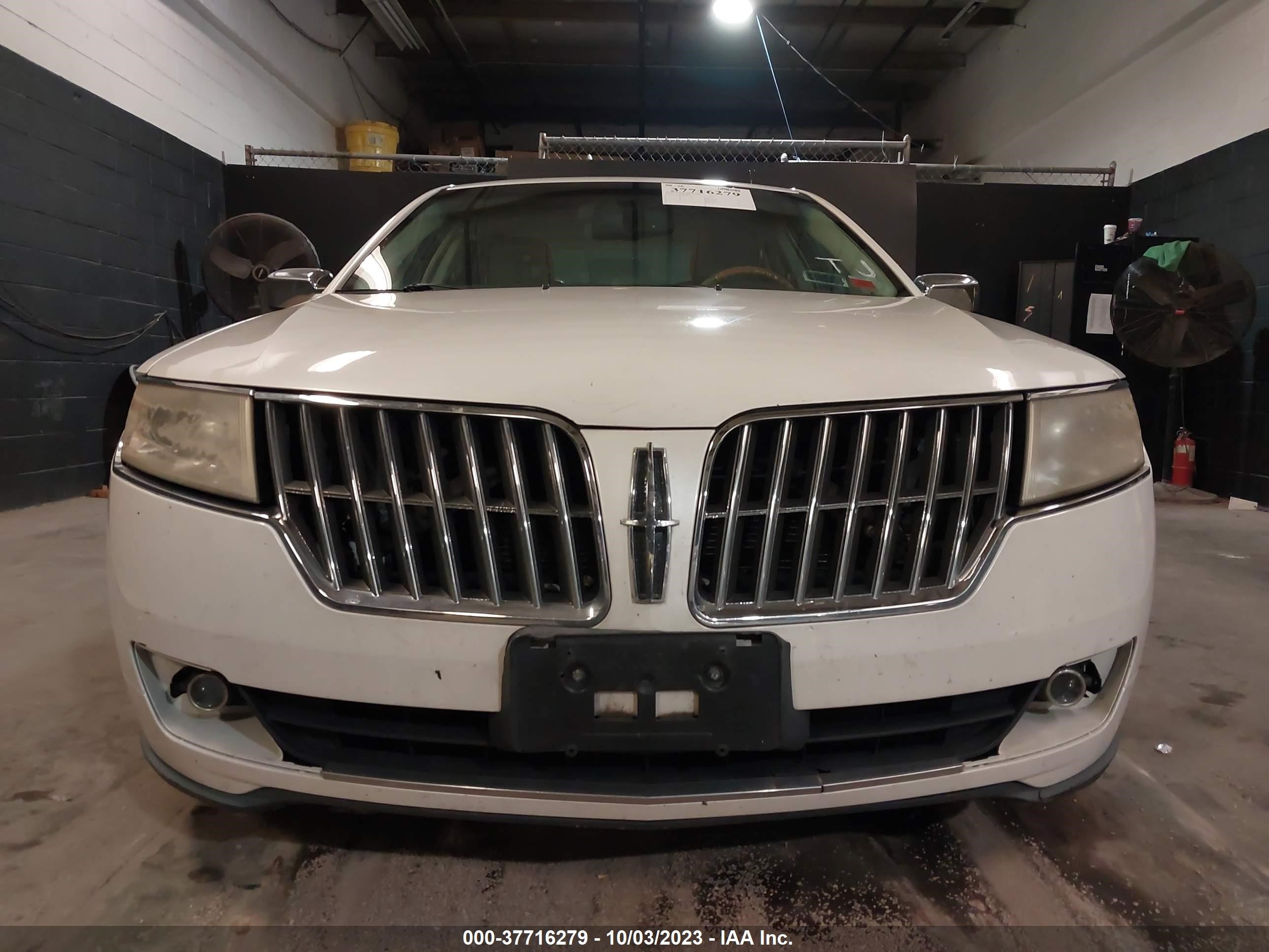 Photo 11 VIN: 3LNHL2JC8AR619814 - LINCOLN MKZ 