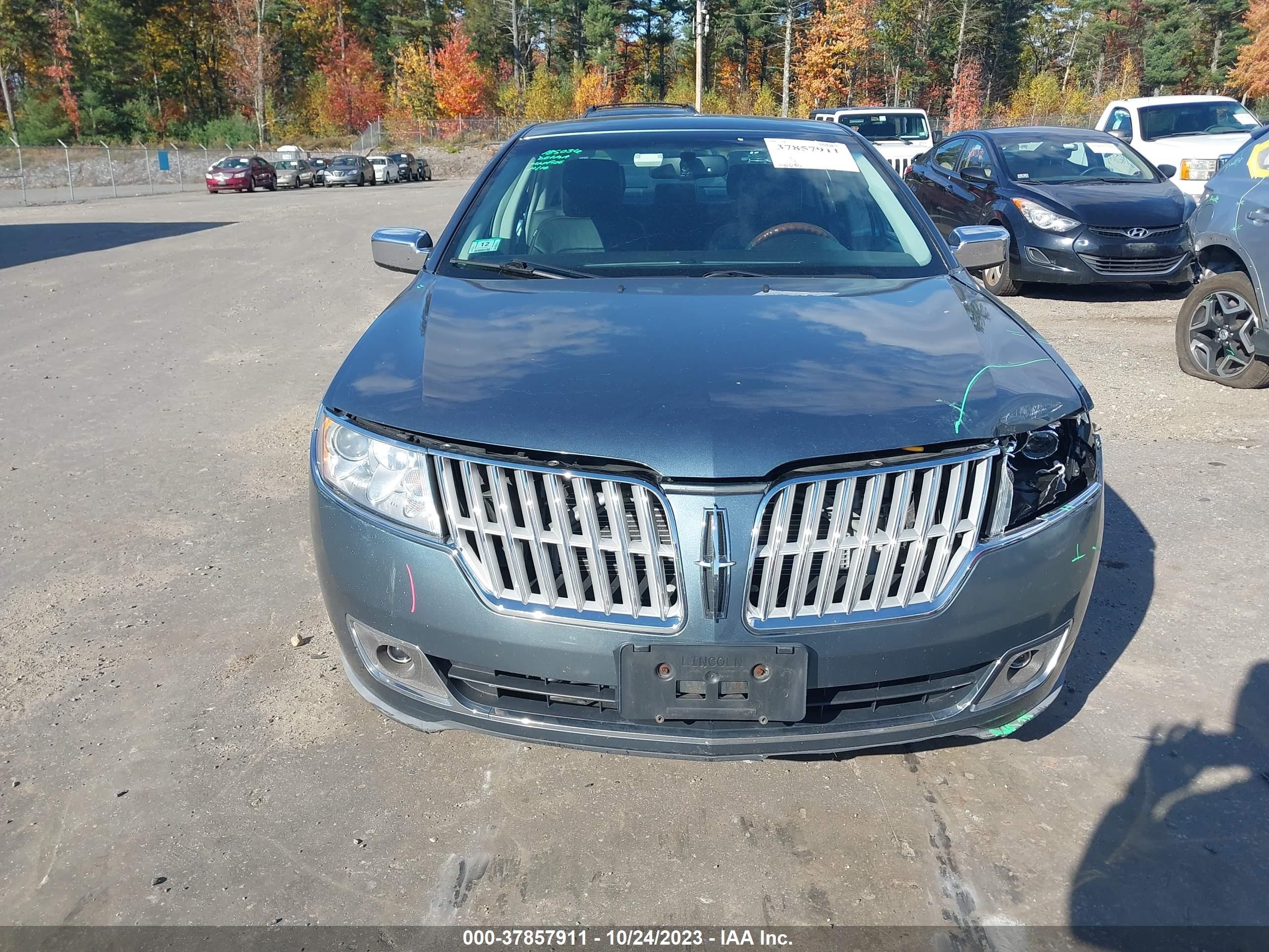 Photo 12 VIN: 3LNHL2JC8BR767883 - LINCOLN MKZ 