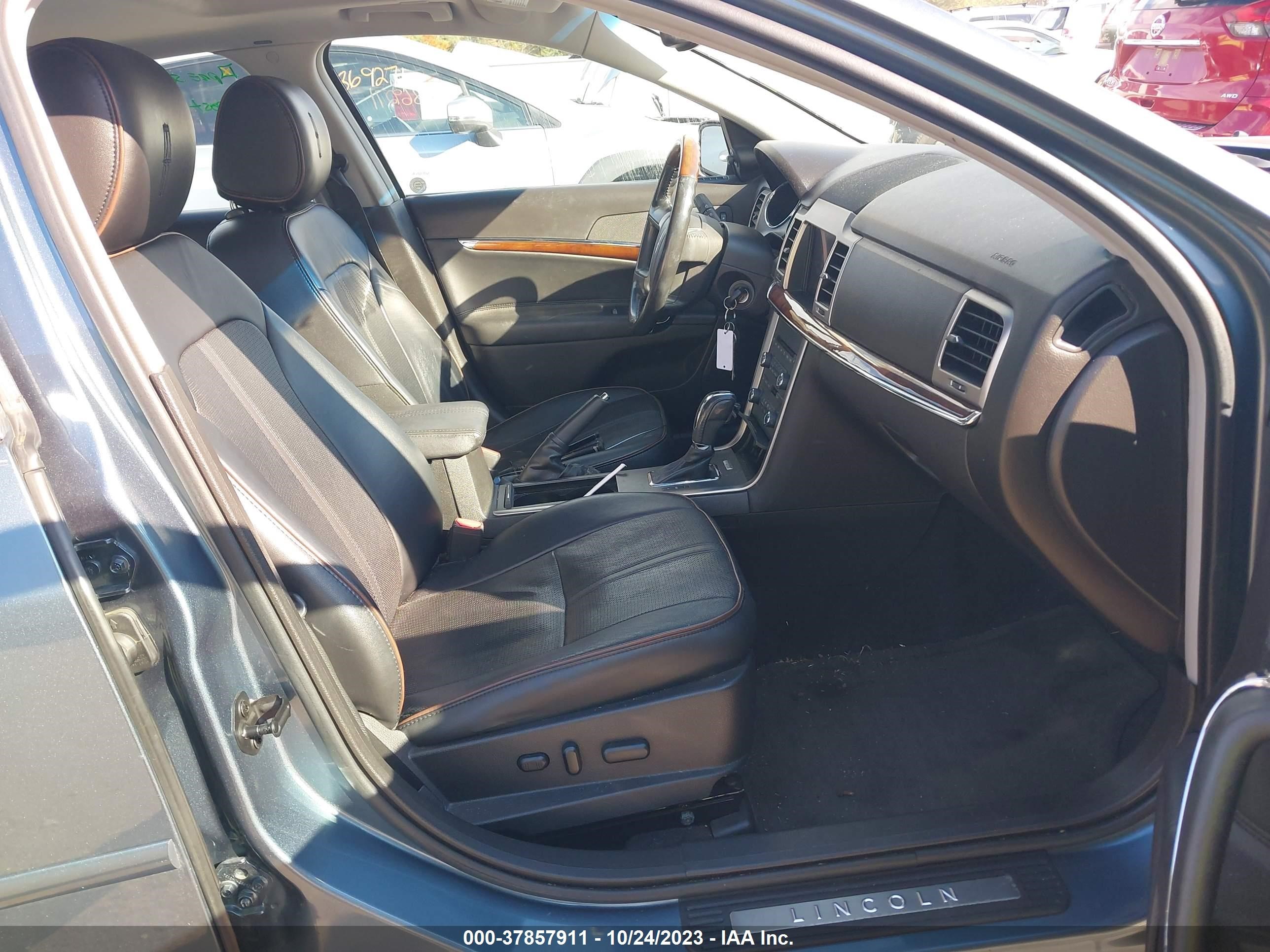 Photo 4 VIN: 3LNHL2JC8BR767883 - LINCOLN MKZ 