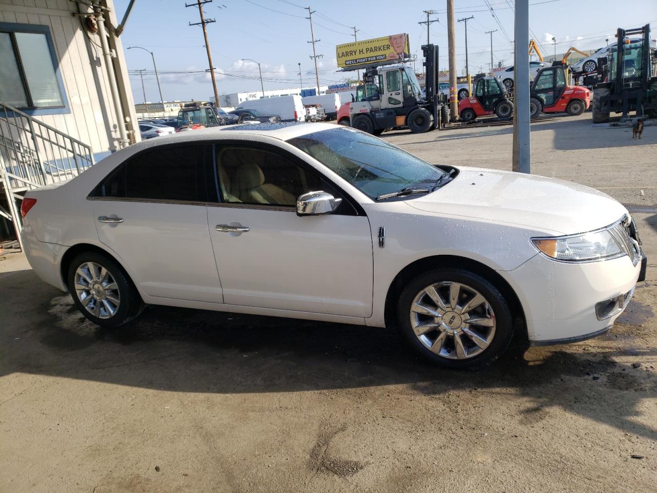 Photo 3 VIN: 3LNHL2JC8CR824293 - LINCOLN MKZ 