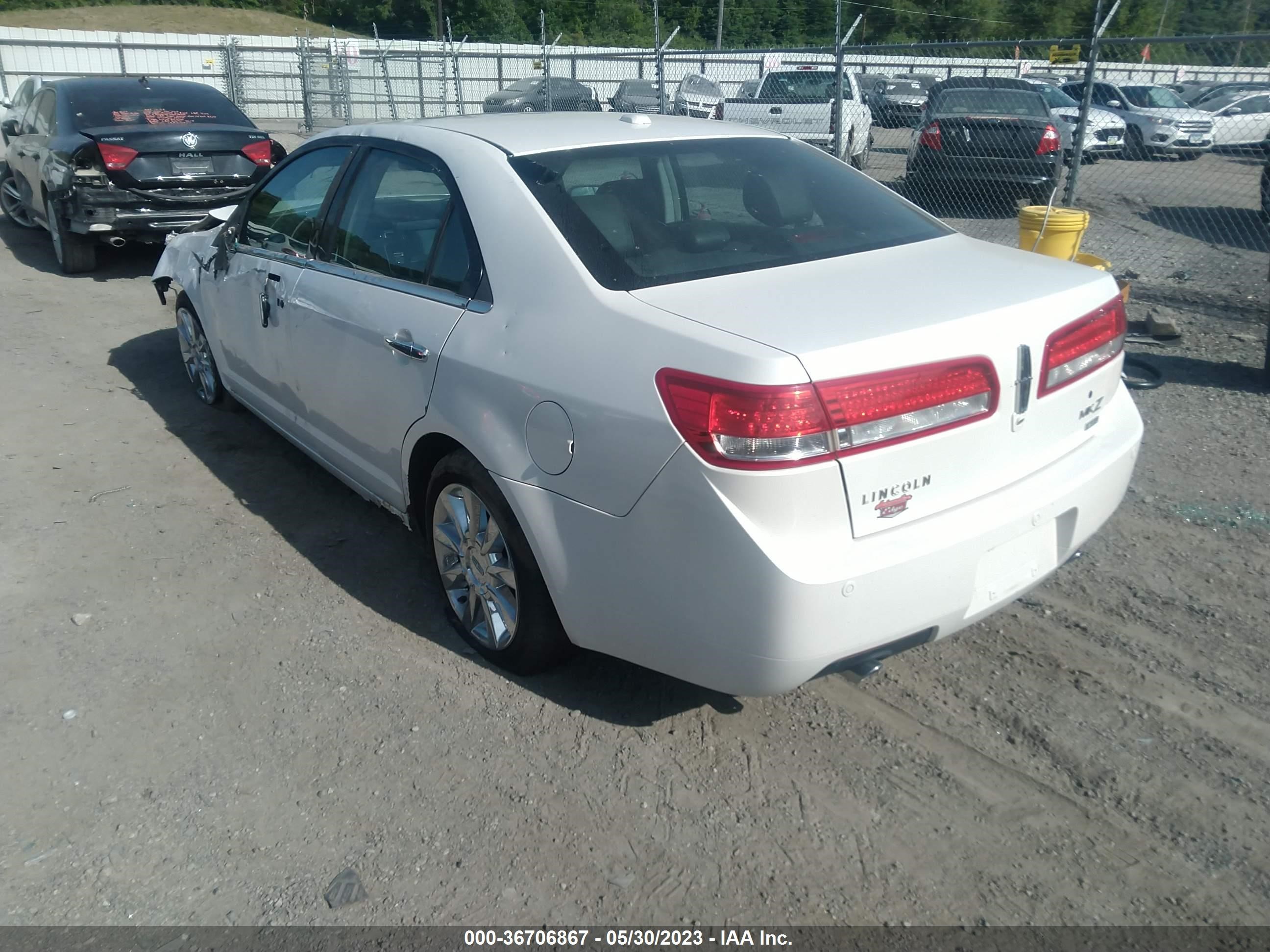 Photo 2 VIN: 3LNHL2JC9BR770419 - LINCOLN MKZ 