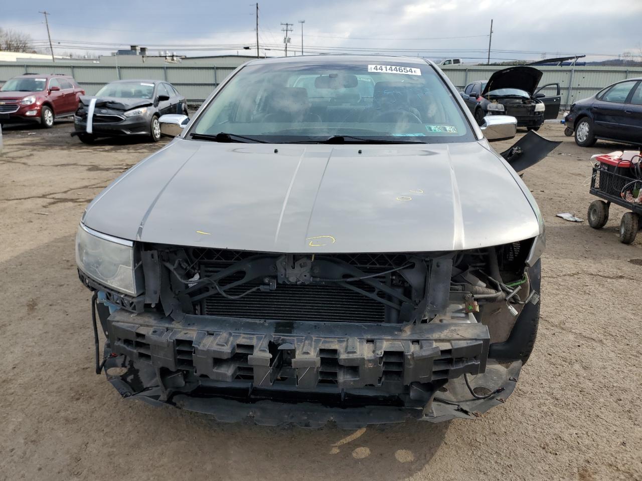 Photo 4 VIN: 3LNHM26T18R620013 - LINCOLN MKZ 