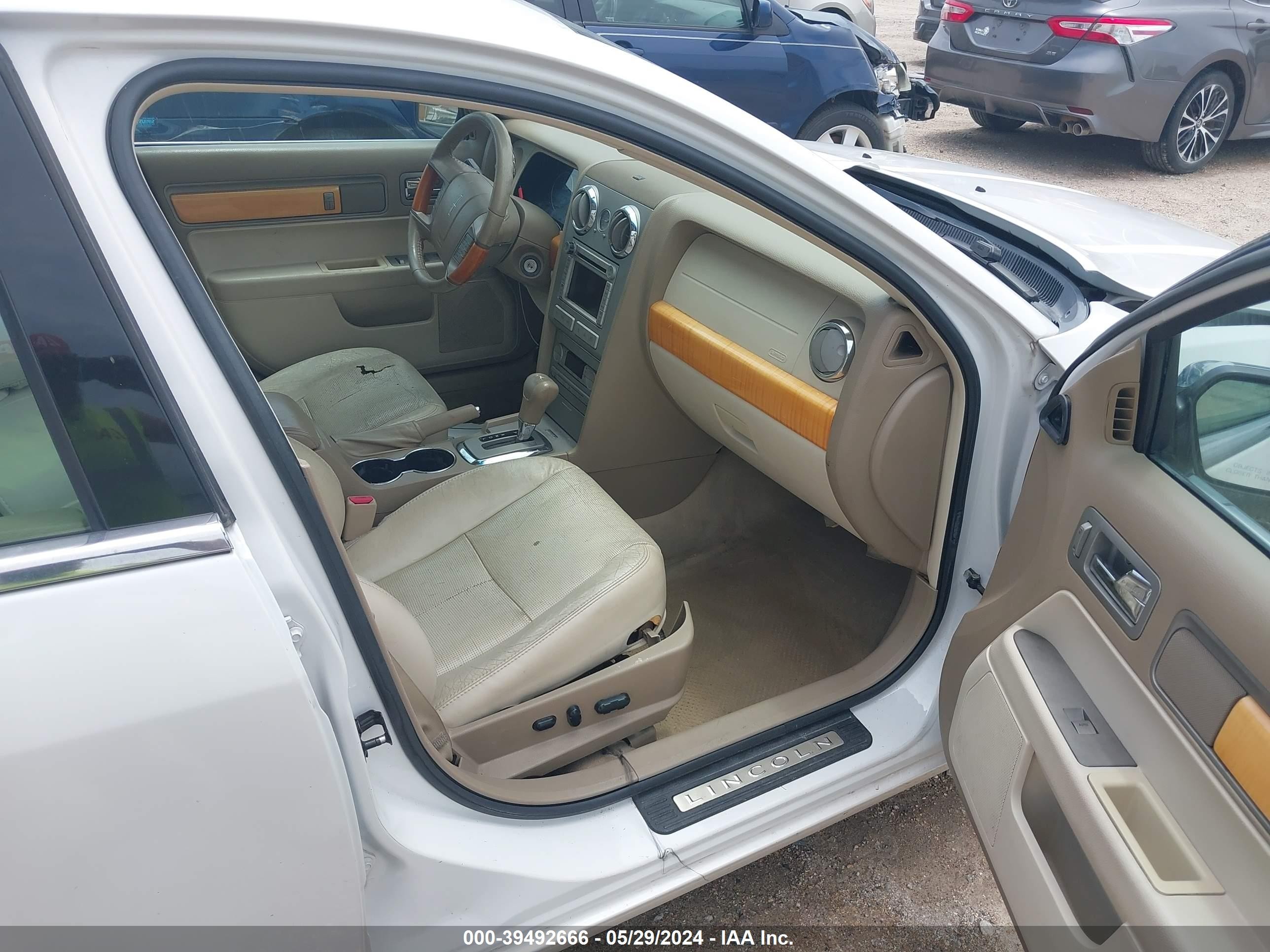 Photo 4 VIN: 3LNHM26T19R609188 - LINCOLN MKZ 