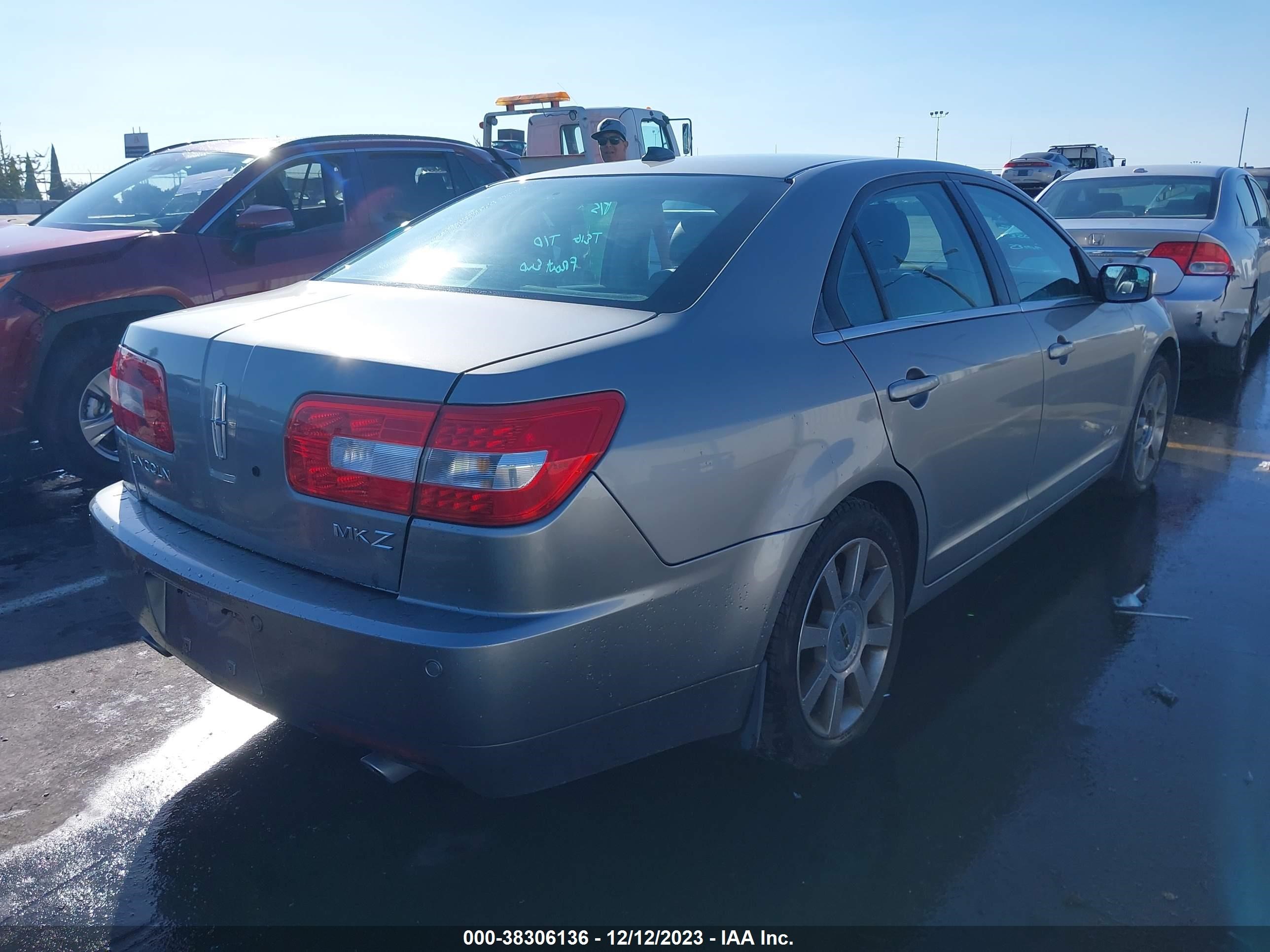 Photo 3 VIN: 3LNHM26T28R647611 - LINCOLN MKZ 