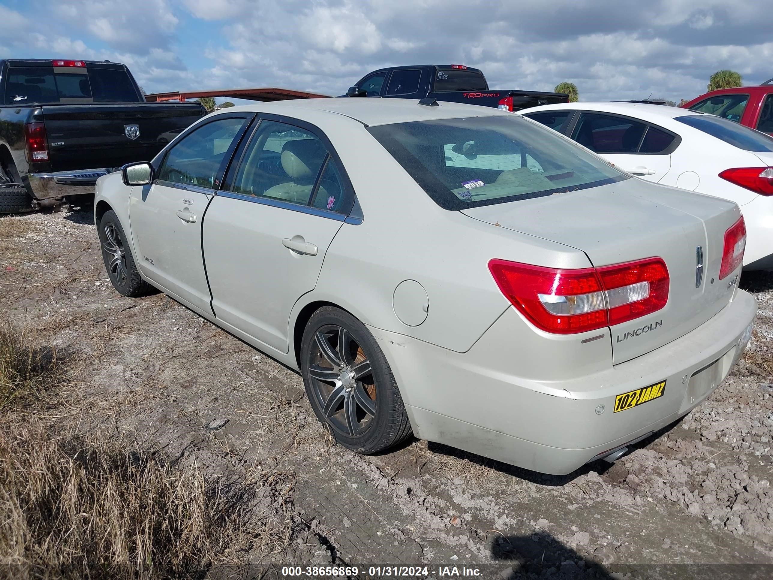 Photo 2 VIN: 3LNHM26T38R631935 - LINCOLN MKZ 