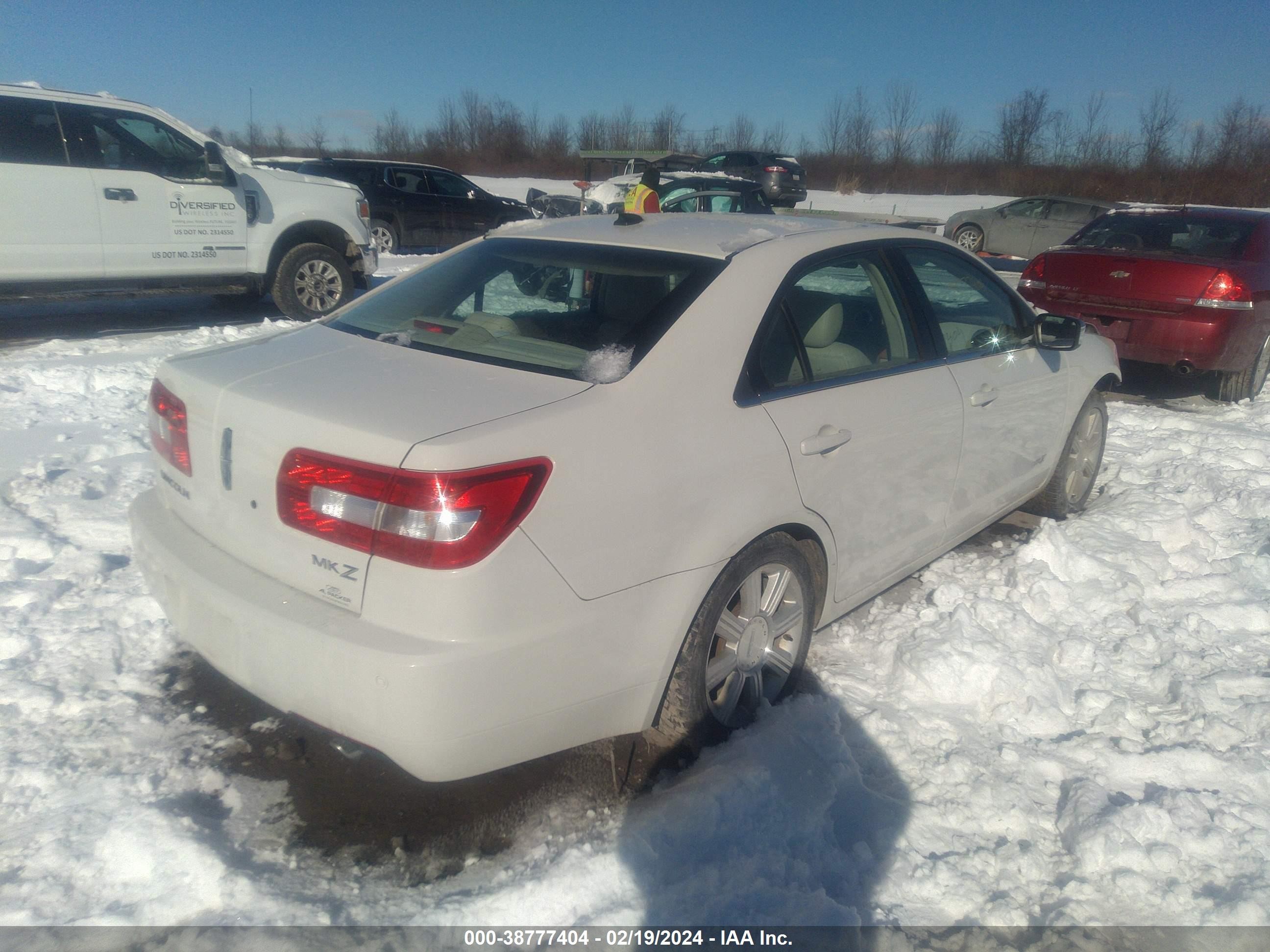 Photo 3 VIN: 3LNHM26T48R605960 - LINCOLN MKZ 