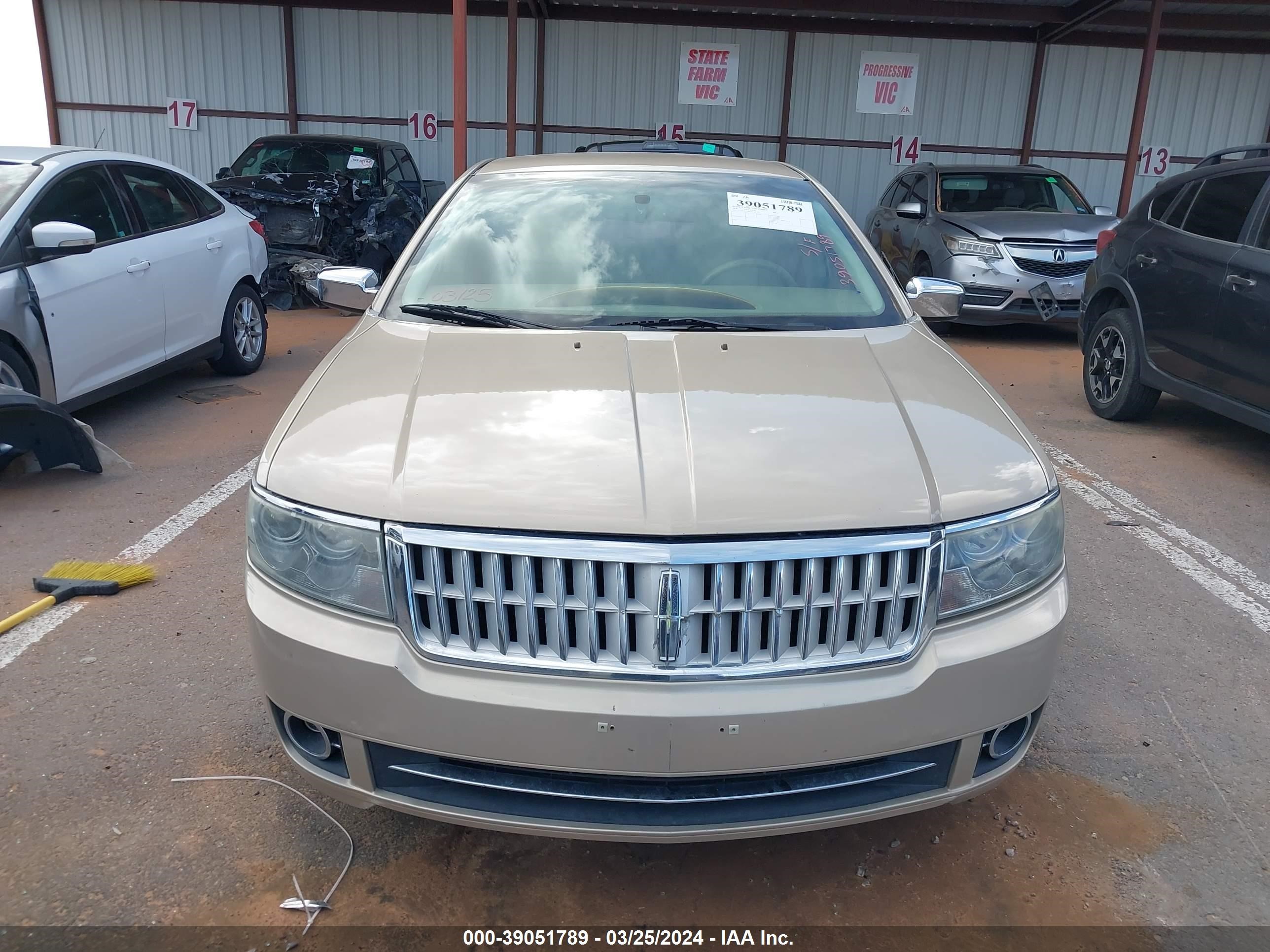 Photo 11 VIN: 3LNHM26T48R659257 - LINCOLN MKZ 