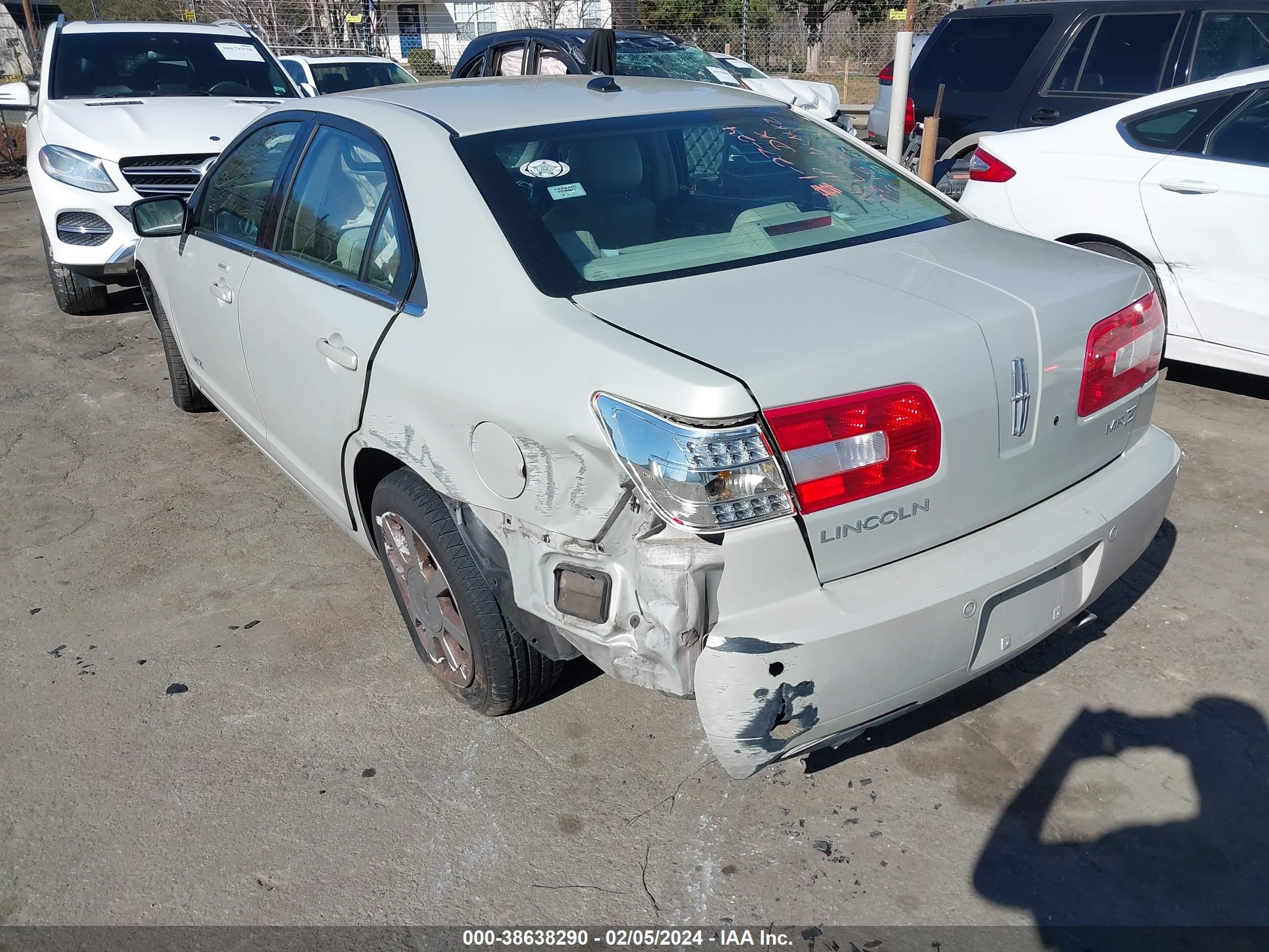 Photo 2 VIN: 3LNHM26T58R621570 - LINCOLN MKZ 