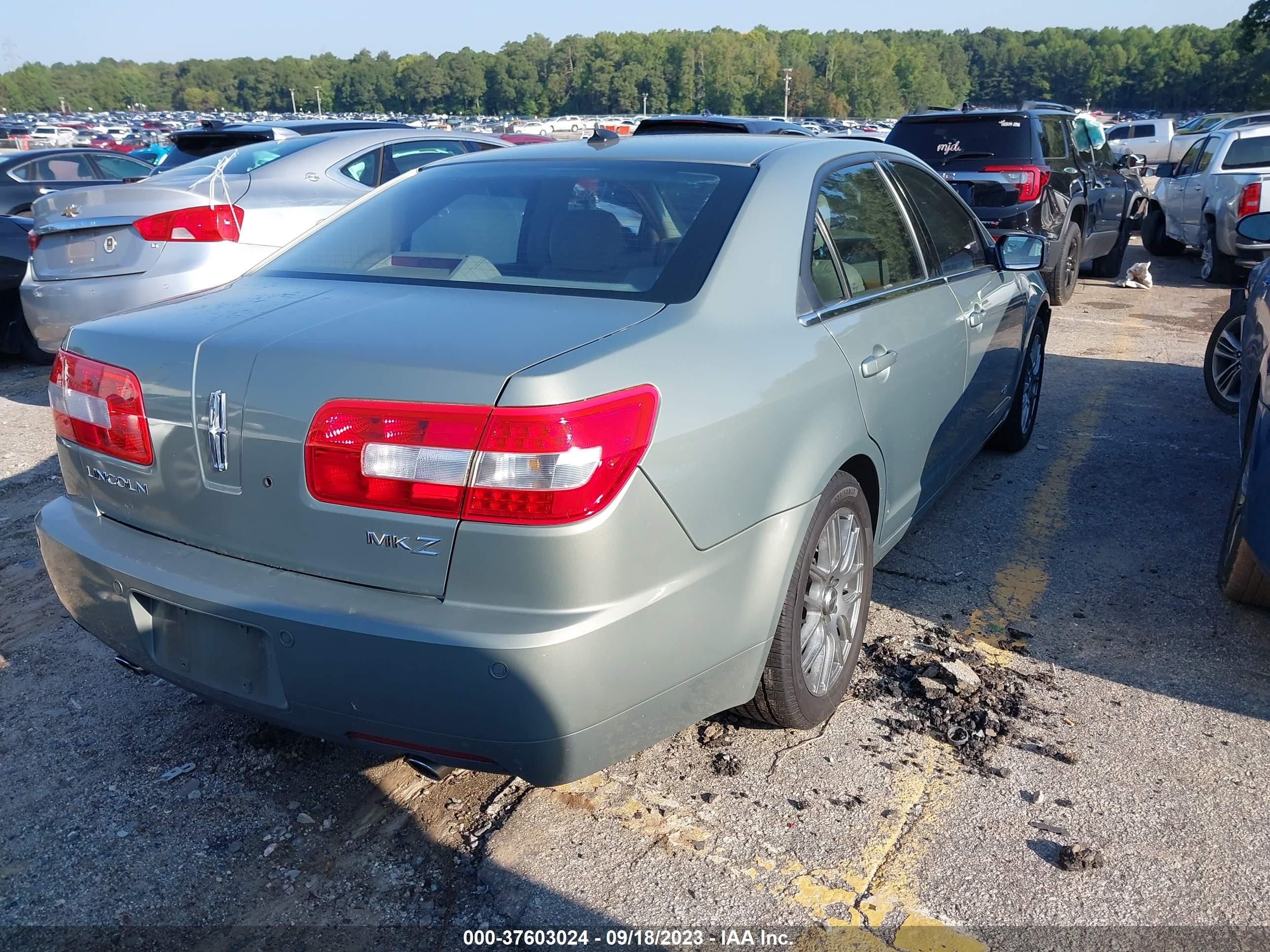 Photo 3 VIN: 3LNHM26T88R642428 - LINCOLN MKZ 