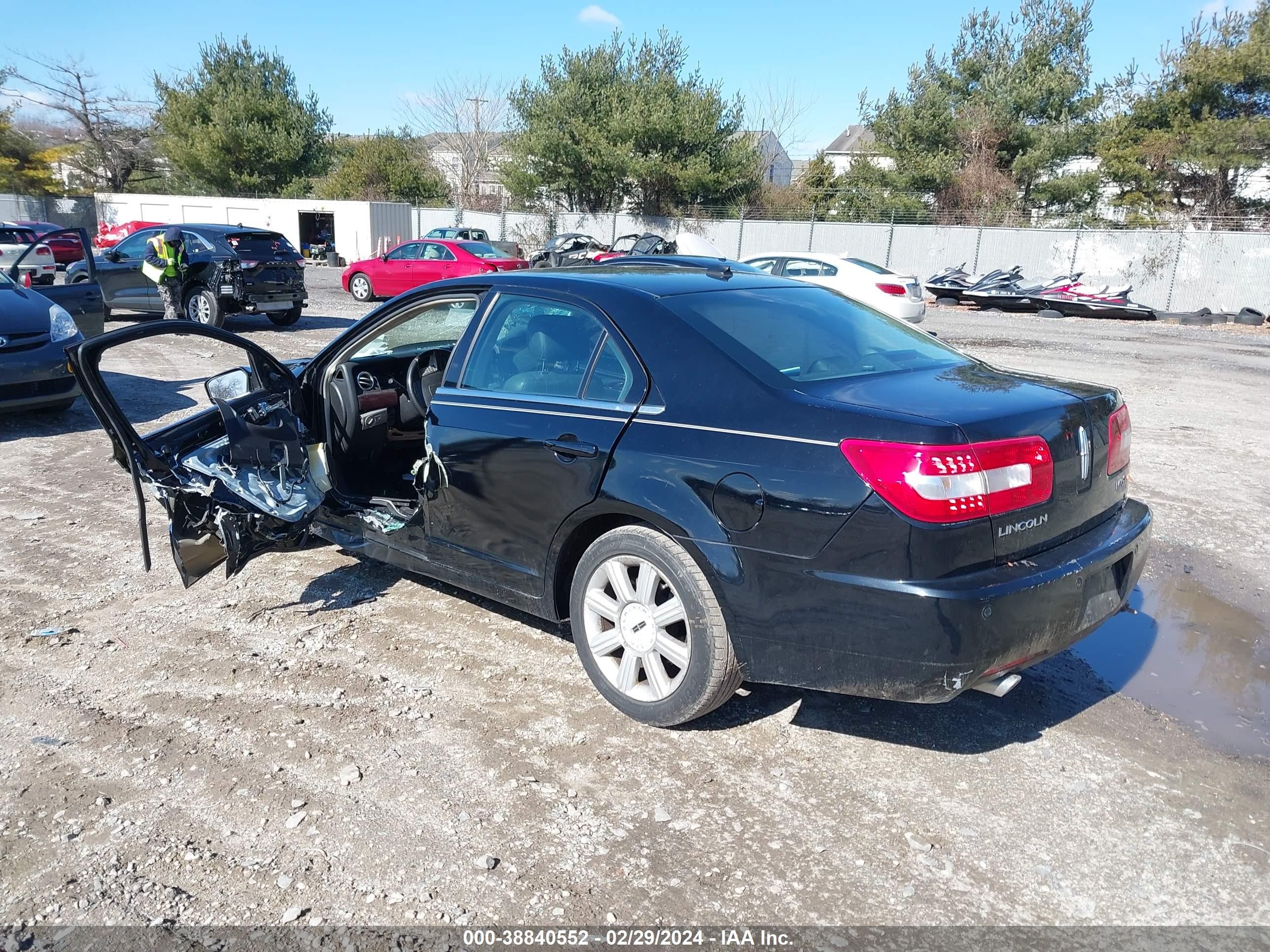 Photo 2 VIN: 3LNHM26TX8R625355 - LINCOLN MKZ 