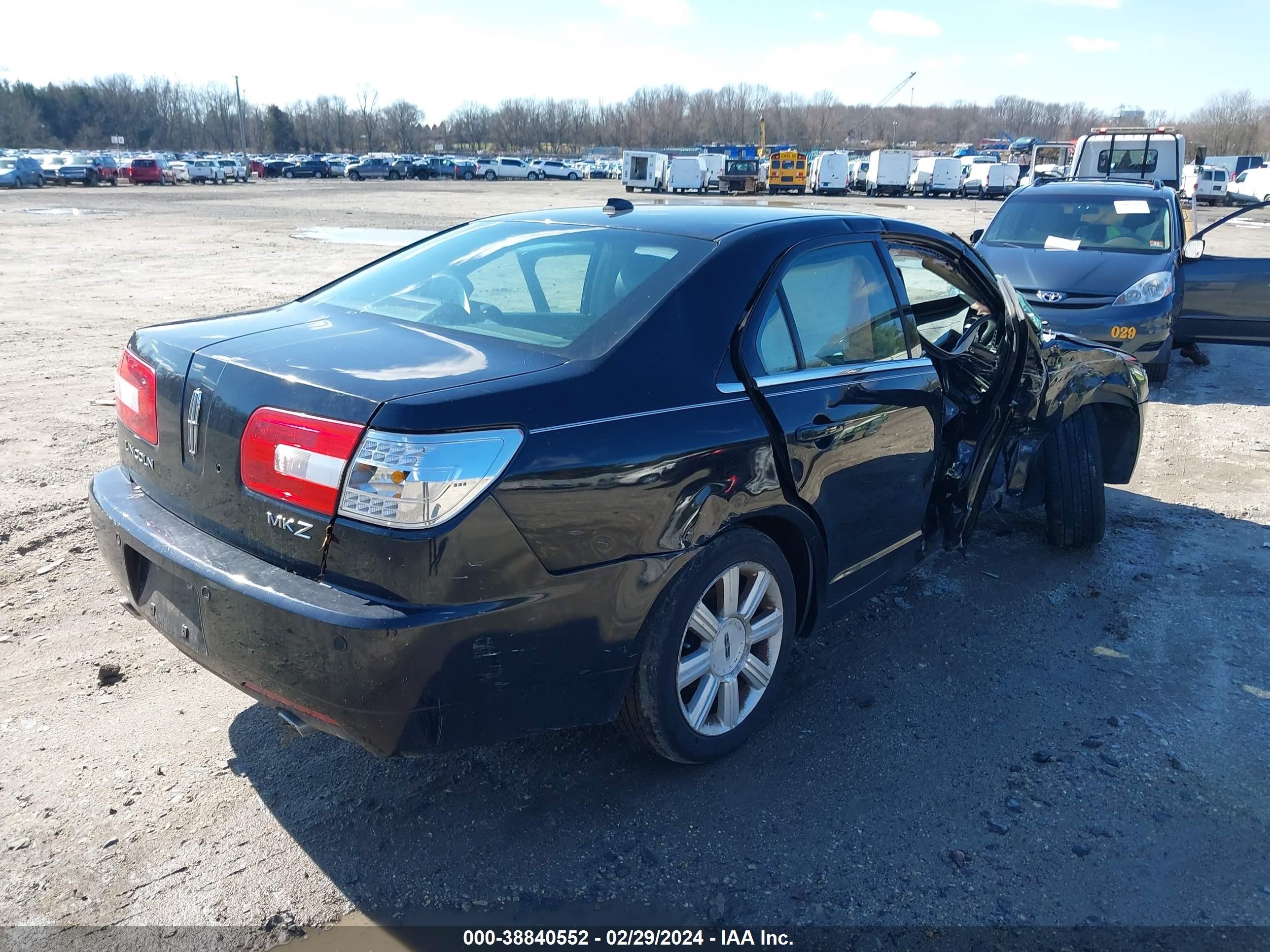 Photo 3 VIN: 3LNHM26TX8R625355 - LINCOLN MKZ 