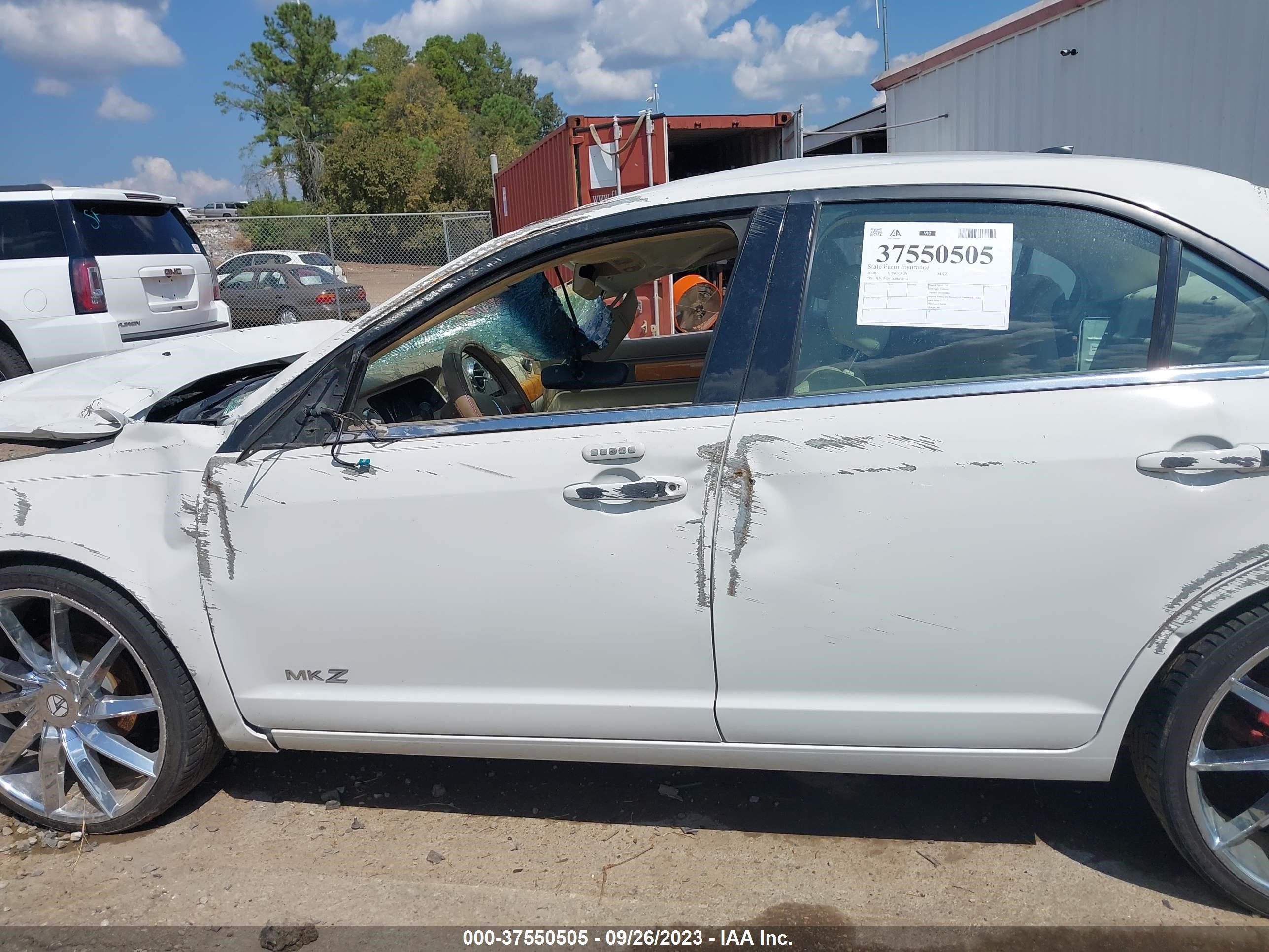 Photo 13 VIN: 3LNHM26TX8R635402 - LINCOLN MKZ 