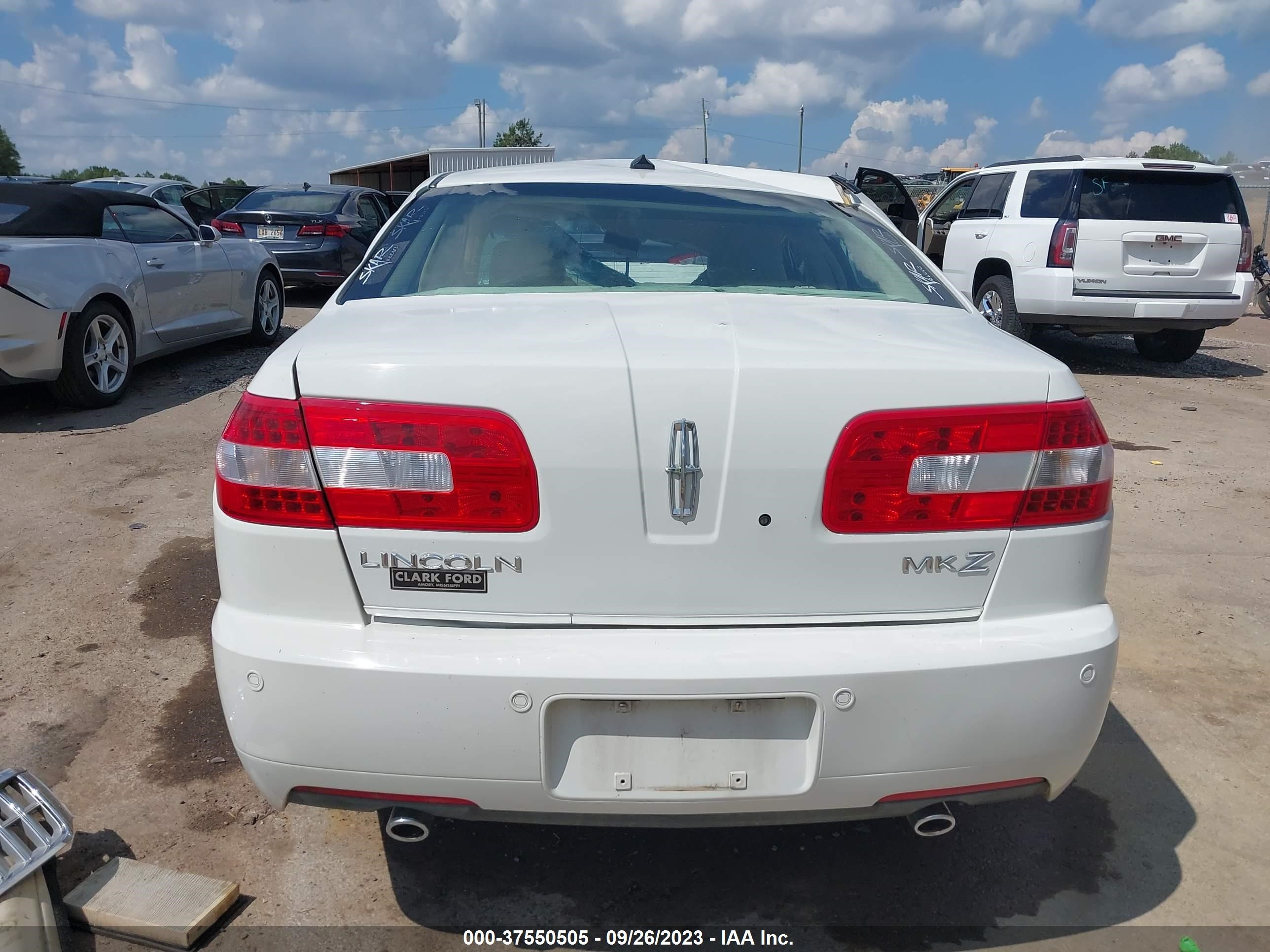 Photo 15 VIN: 3LNHM26TX8R635402 - LINCOLN MKZ 