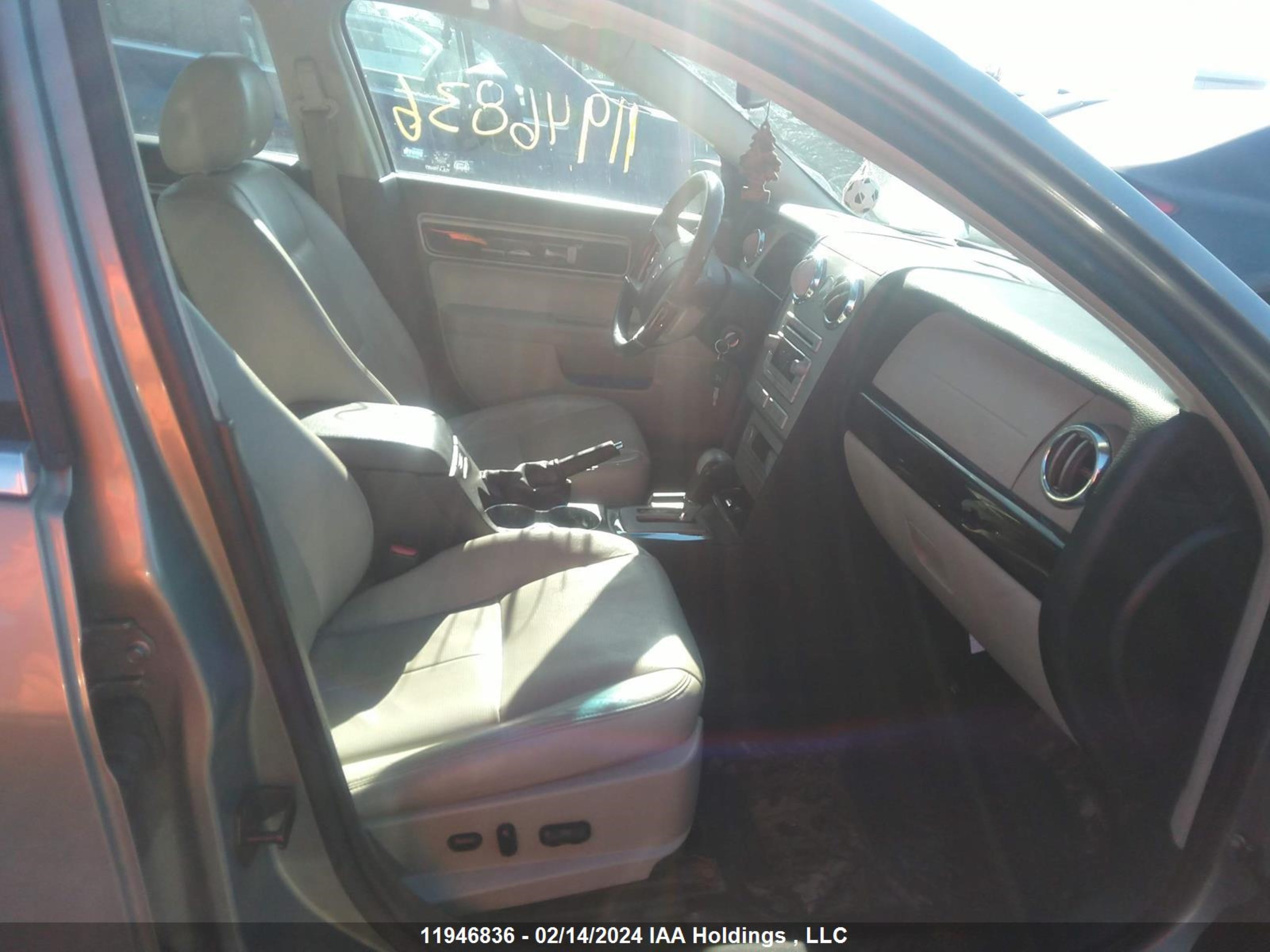 Photo 4 VIN: 3LNHM28T38R612461 - LINCOLN MKZ 