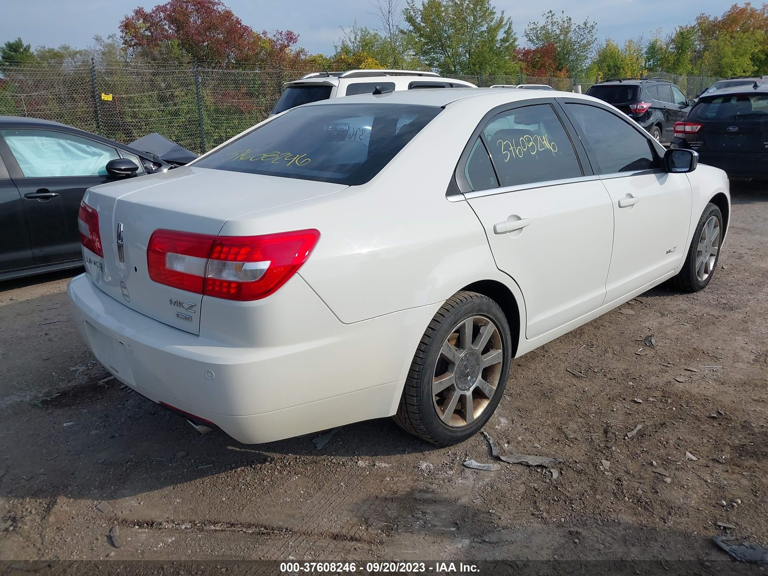 Photo 3 VIN: 3LNHM28T38R656783 - LINCOLN MKZ 