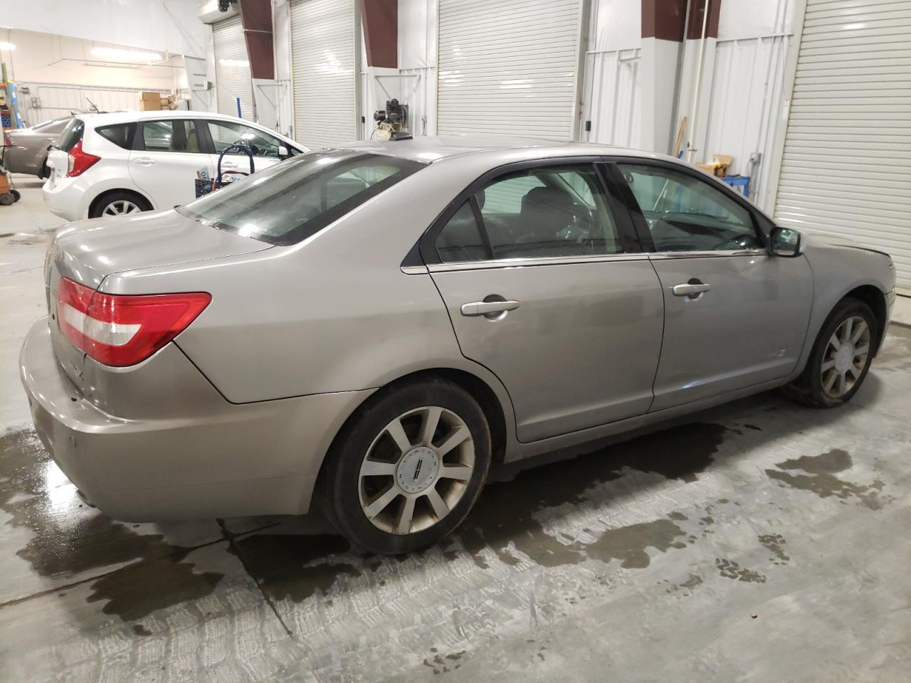 Photo 2 VIN: 3LNHM28T88R607921 - LINCOLN MKZ 