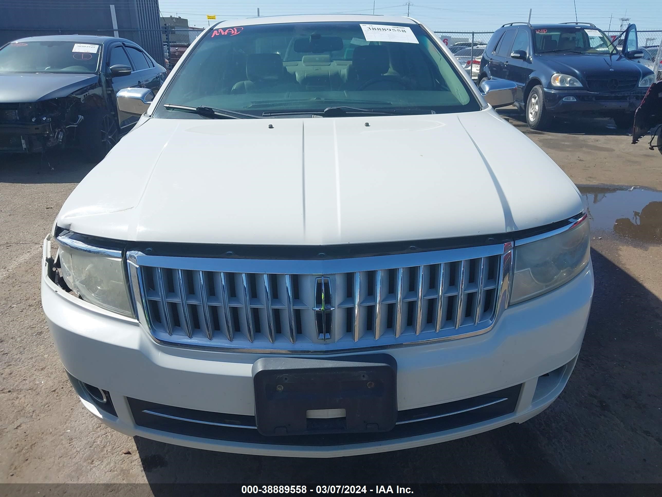 Photo 11 VIN: 3LNHM28T88R611810 - LINCOLN MKZ 