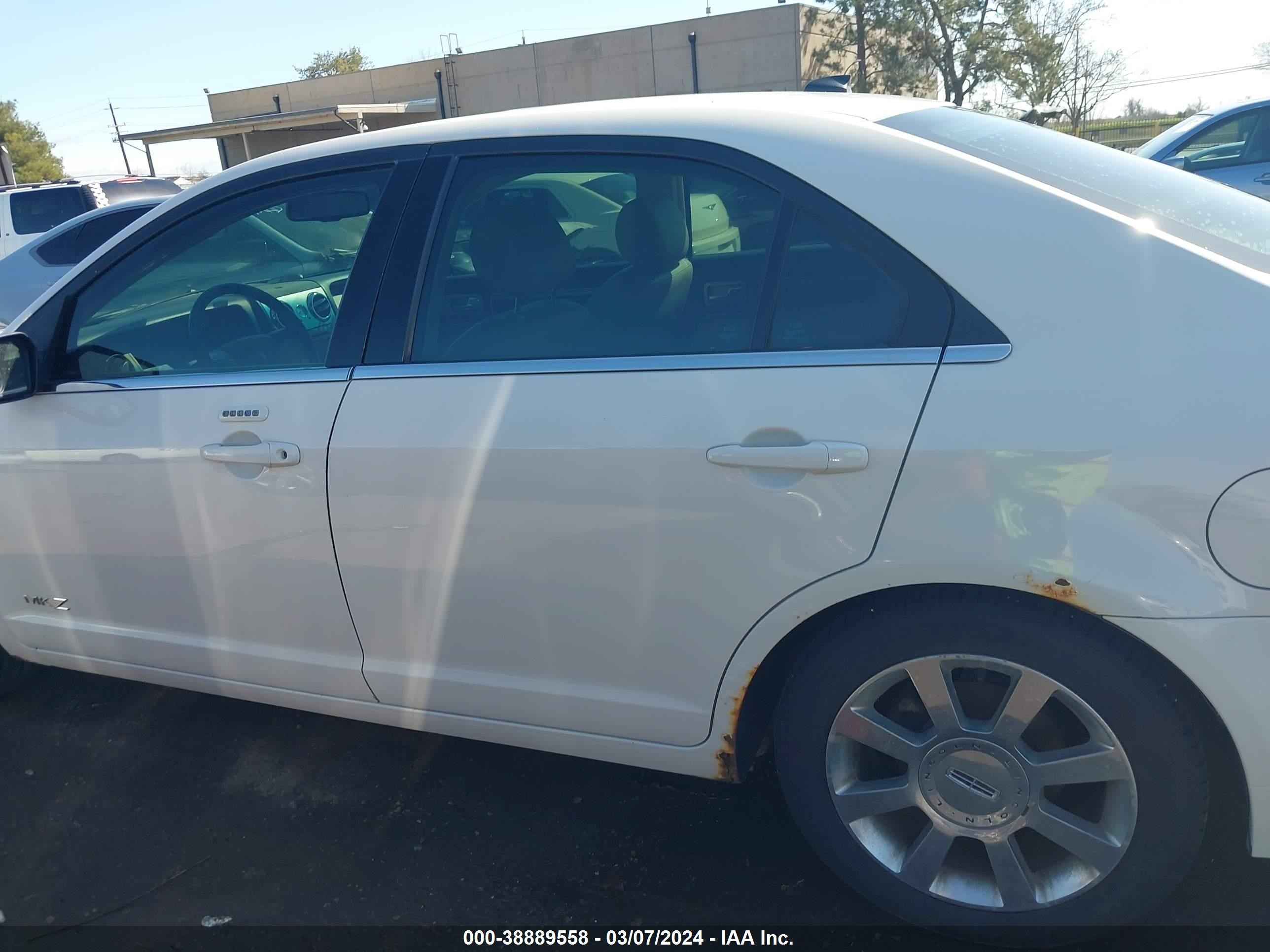 Photo 13 VIN: 3LNHM28T88R611810 - LINCOLN MKZ 