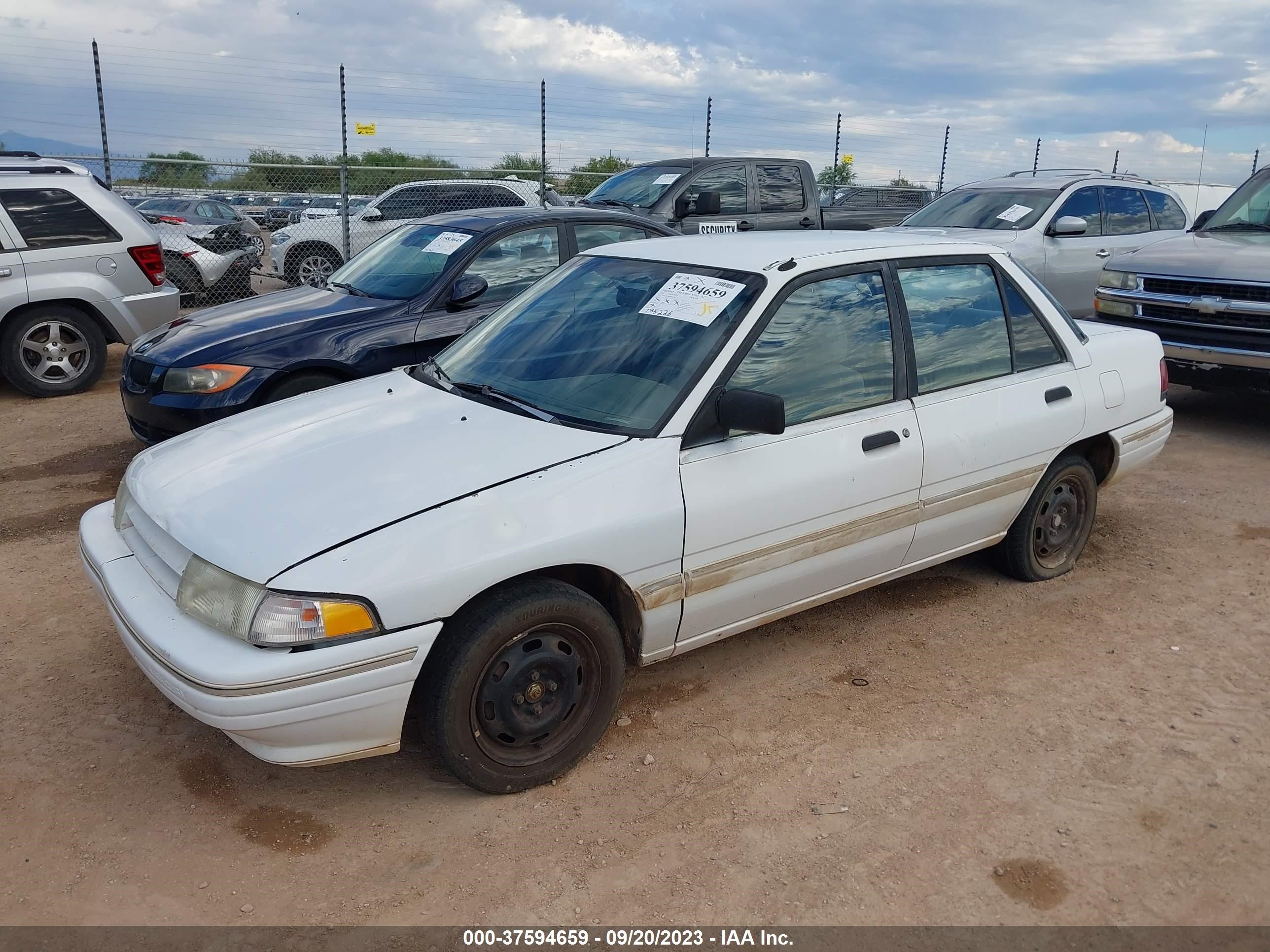 Photo 1 VIN: 3MAPM10J0PR626563 - MERCURY TRACER 