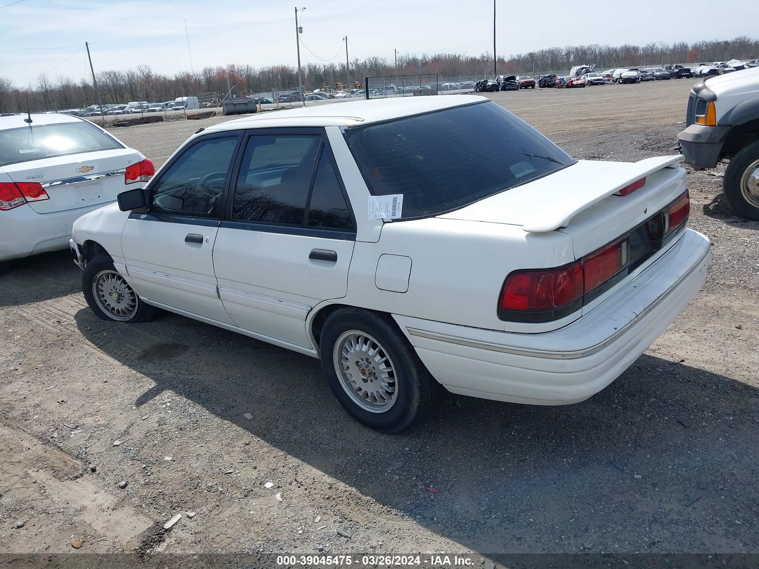 Photo 2 VIN: 3MAPM10JIPR629911 - MERCURY TRACER 