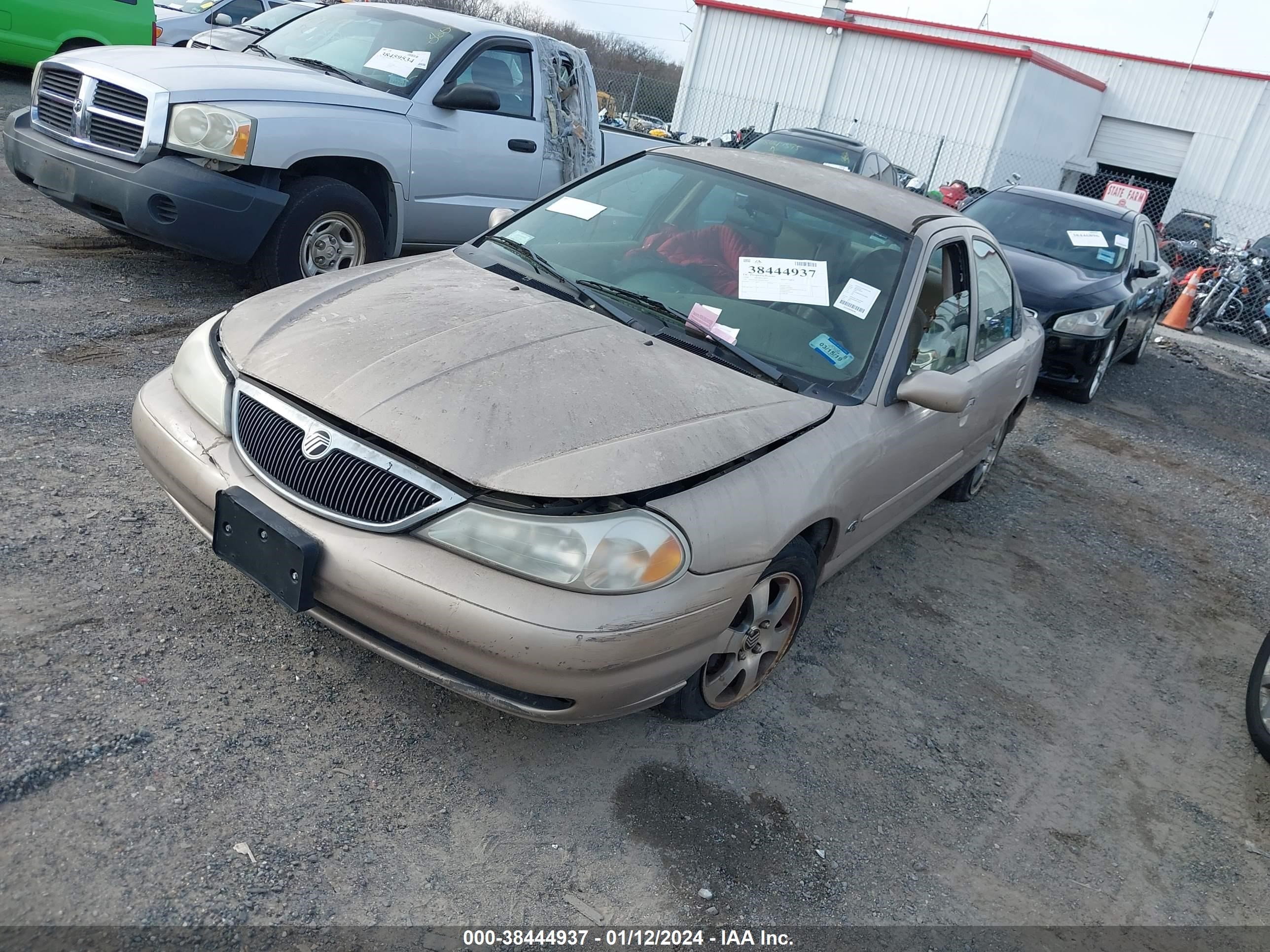 Photo 1 VIN: 3MEFM66L0WM613808 - MERCURY MYSTIQUE 