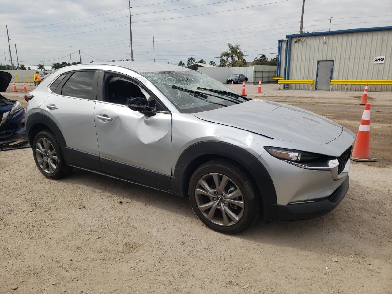 Photo 3 VIN: 3MVDMACL7LM102929 - MAZDA CX-30 