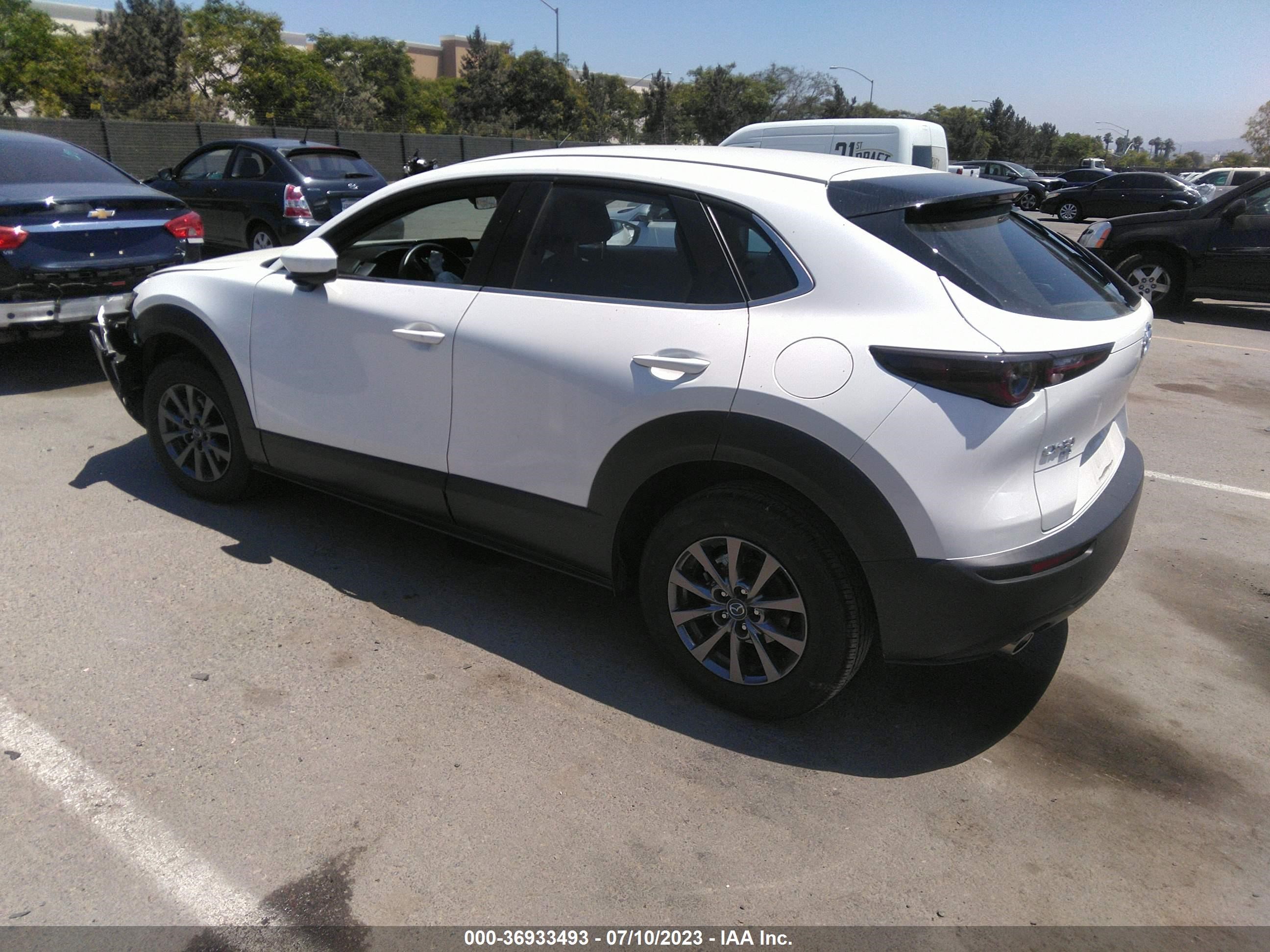 Photo 2 VIN: 3MVDMBAL1NM424901 - MAZDA CX-30 