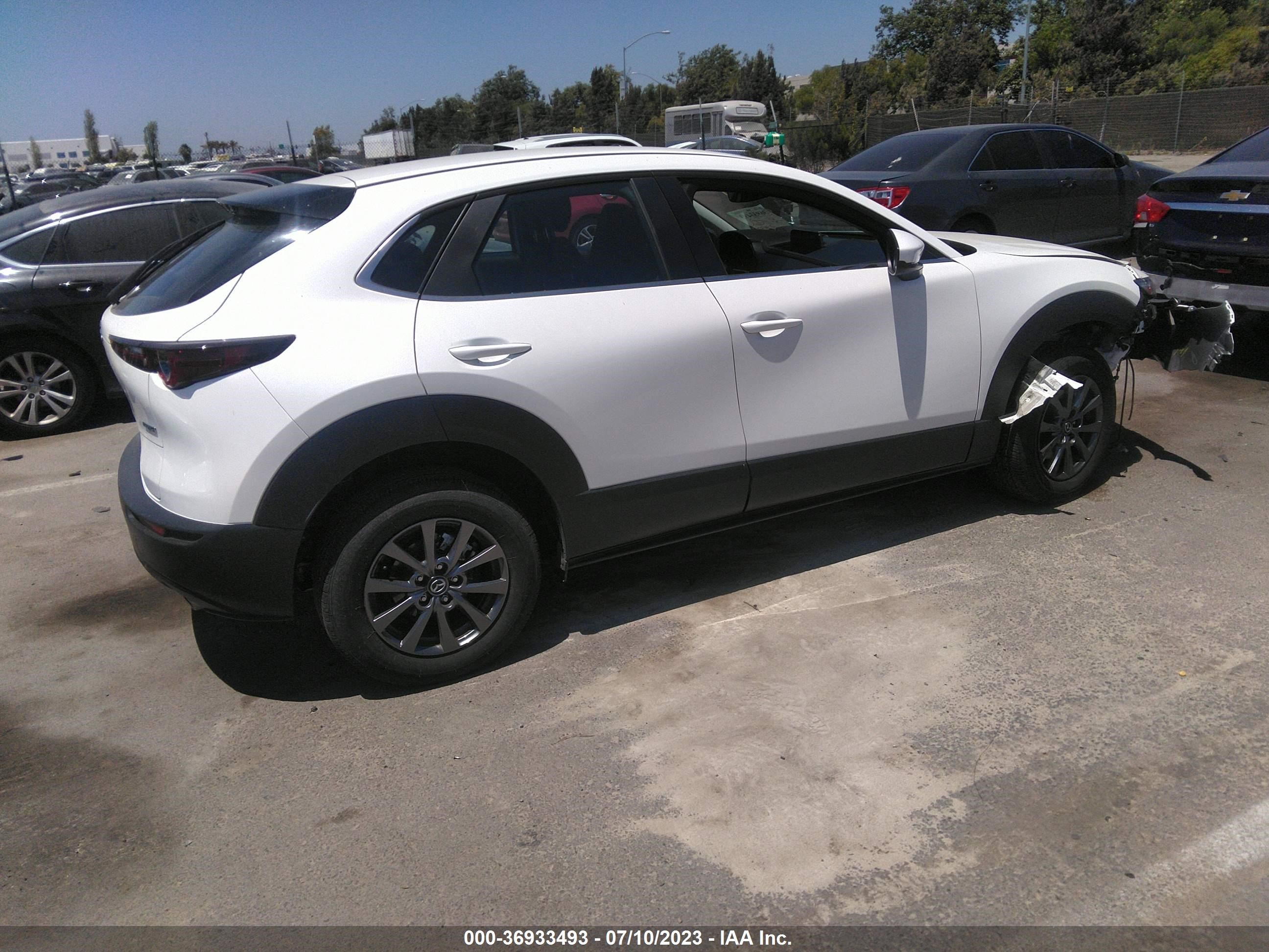 Photo 3 VIN: 3MVDMBAL1NM424901 - MAZDA CX-30 