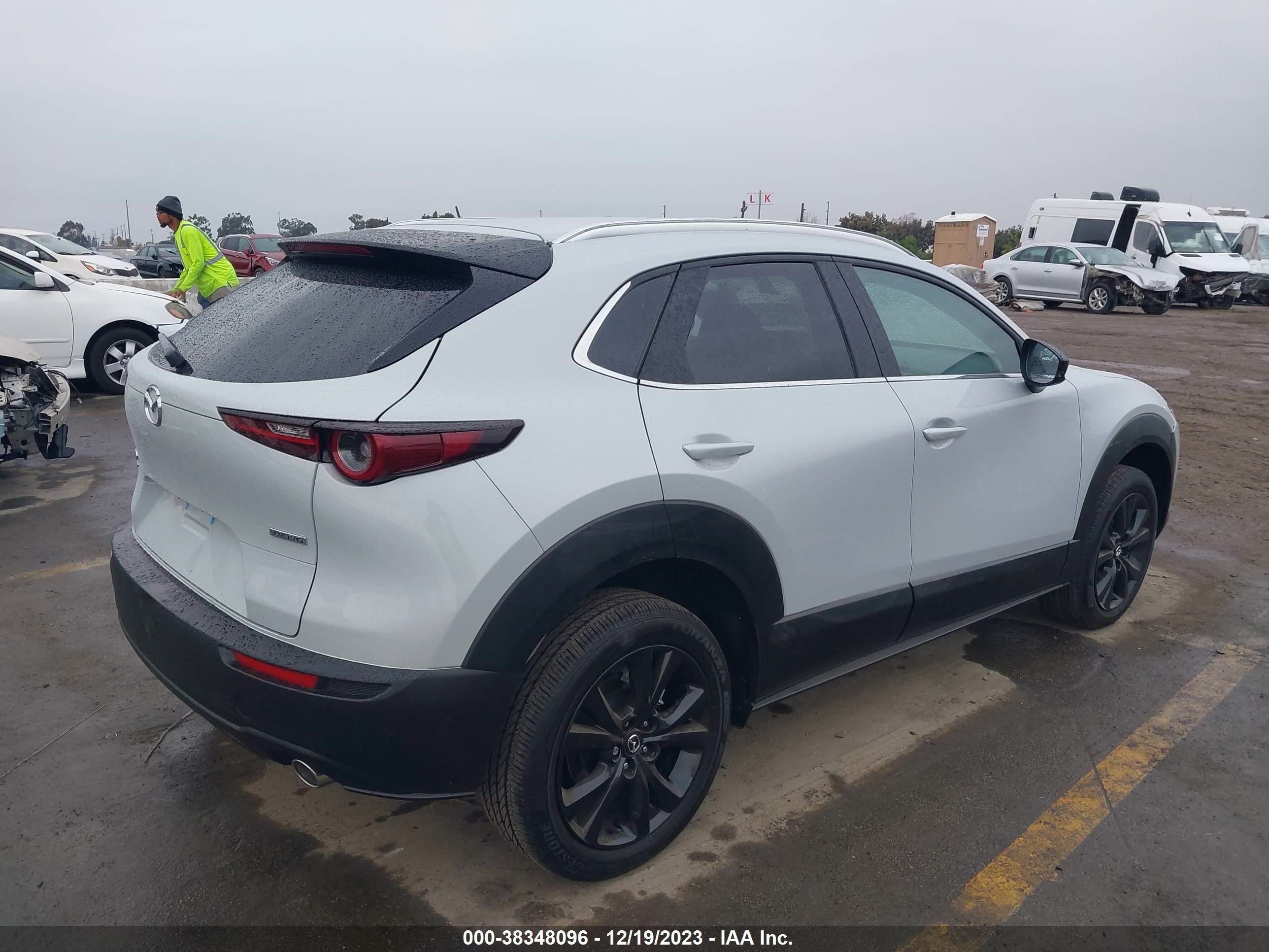 Photo 3 VIN: 3MVDMBBM1RM601329 - MAZDA CX-30 