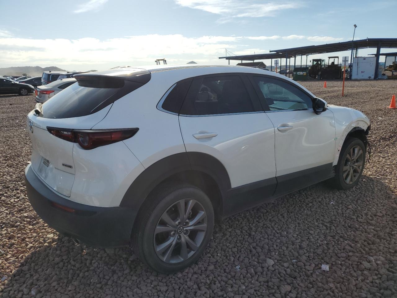 Photo 2 VIN: 3MVDMBCL3LM131009 - MAZDA CX-30 