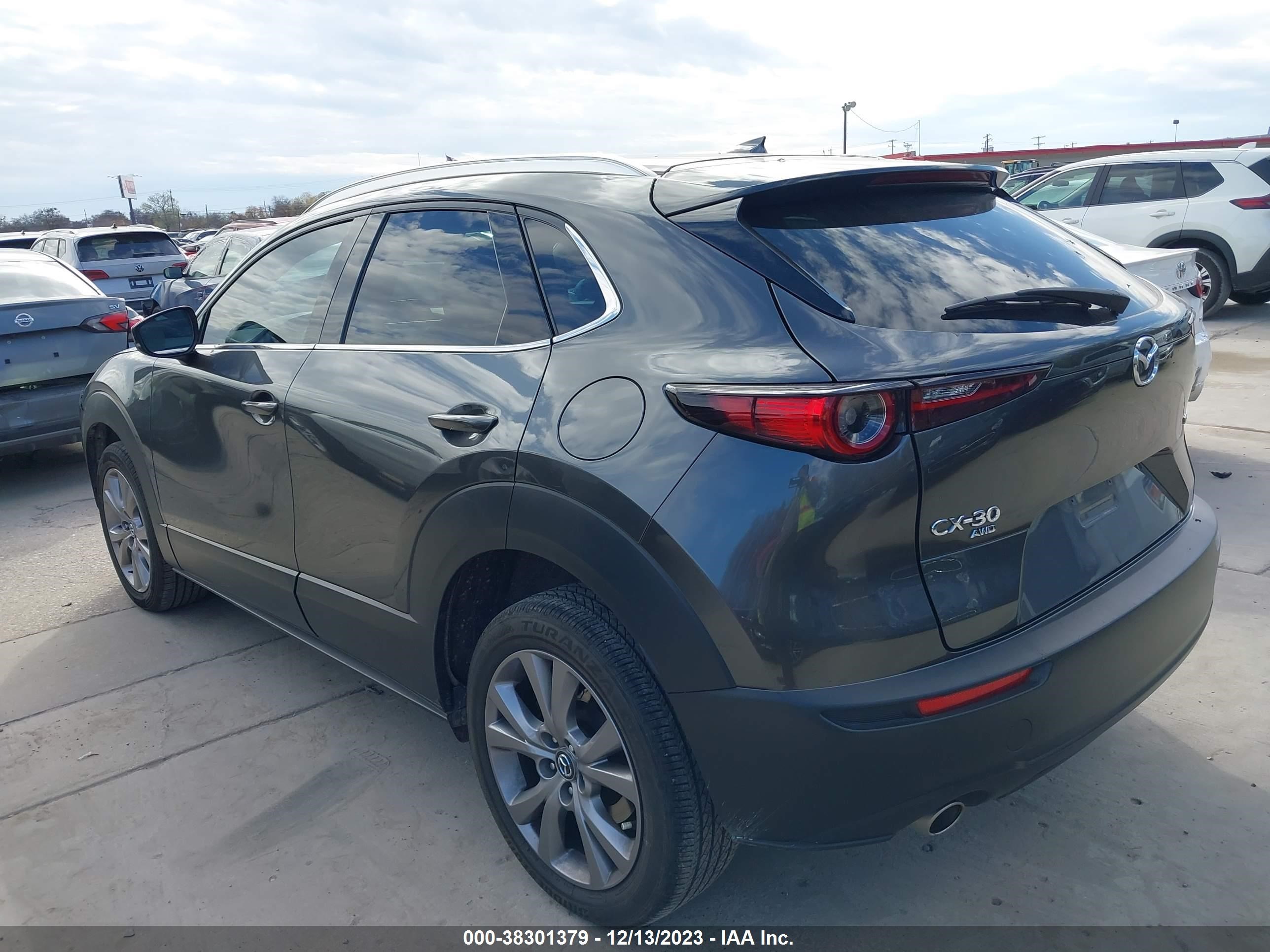 Photo 2 VIN: 3MVDMBDL8MM316835 - MAZDA CX-30 