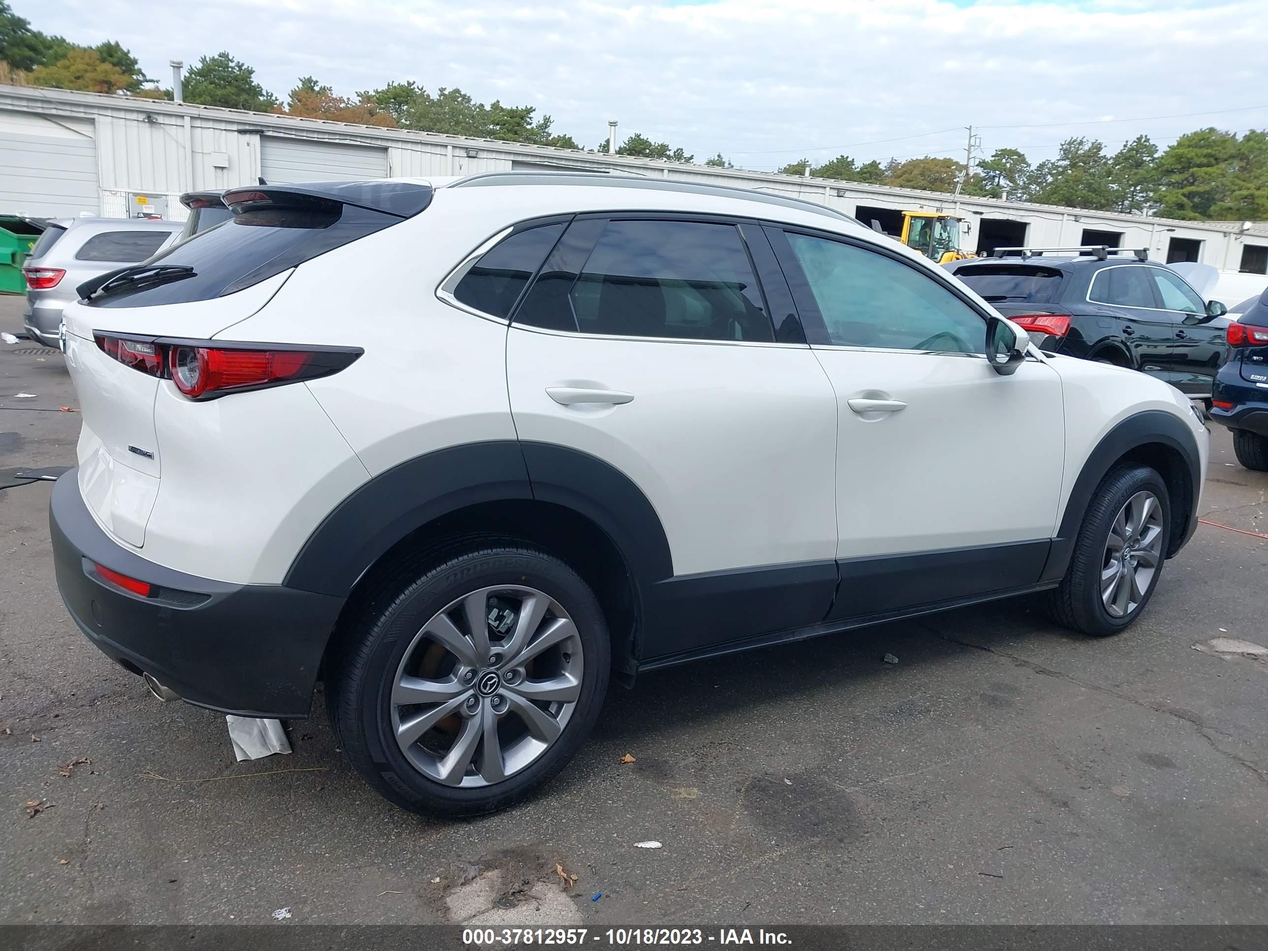 Photo 3 VIN: 3MVDMBDM4PM503972 - MAZDA CX-30 PREM 