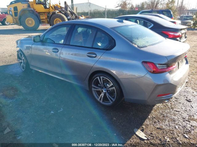 Photo 2 VIN: 3MW39FF05P8D66689 - BMW 3 SERIES 