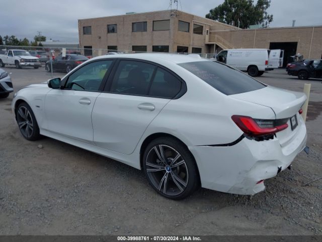 Photo 2 VIN: 3MW39FF06P8D06033 - BMW 330E 