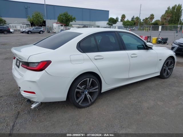 Photo 3 VIN: 3MW39FF06P8D06033 - BMW 330E 