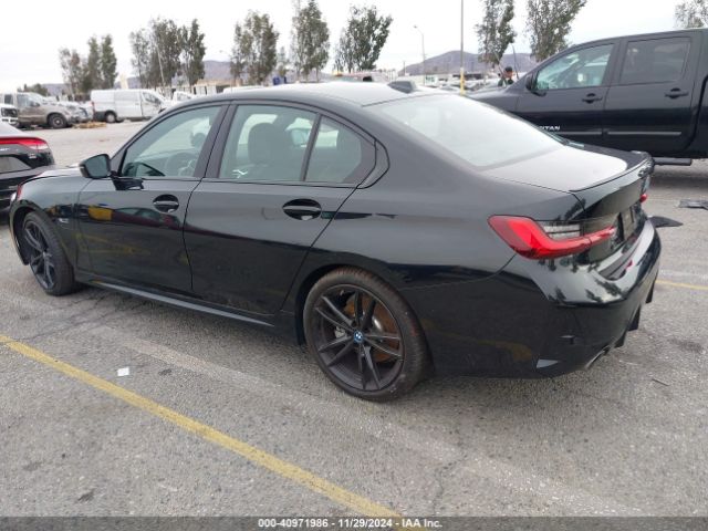 Photo 2 VIN: 3MW39FF0XP8D18556 - BMW 330E 