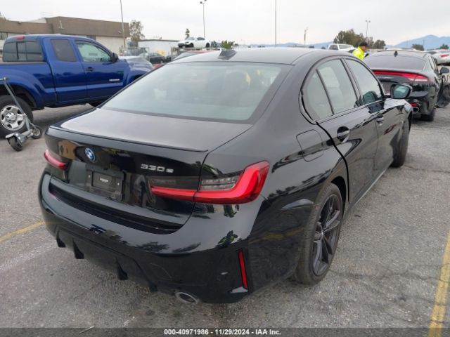 Photo 3 VIN: 3MW39FF0XP8D18556 - BMW 330E 