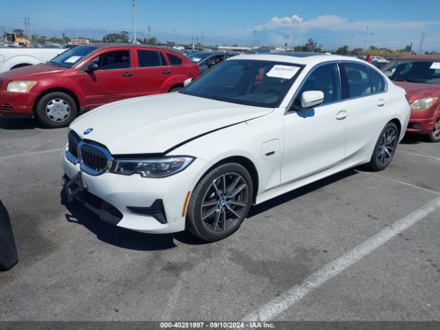 Photo 1 VIN: 3MW5P7J04N8C35987 - BMW 330E 