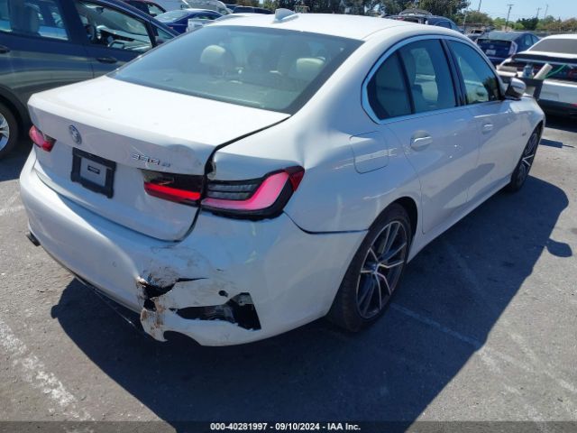 Photo 3 VIN: 3MW5P7J04N8C35987 - BMW 330E 