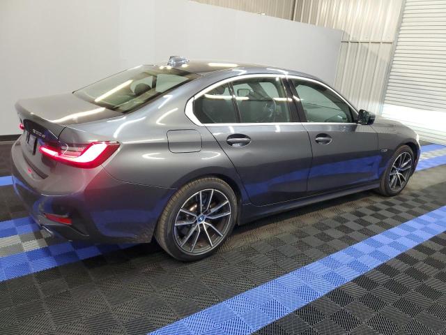 Photo 2 VIN: 3MW5P7J06N8C65136 - BMW 330E 