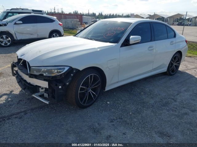 Photo 1 VIN: 3MW5P7J08N8C65252 - BMW 330E 