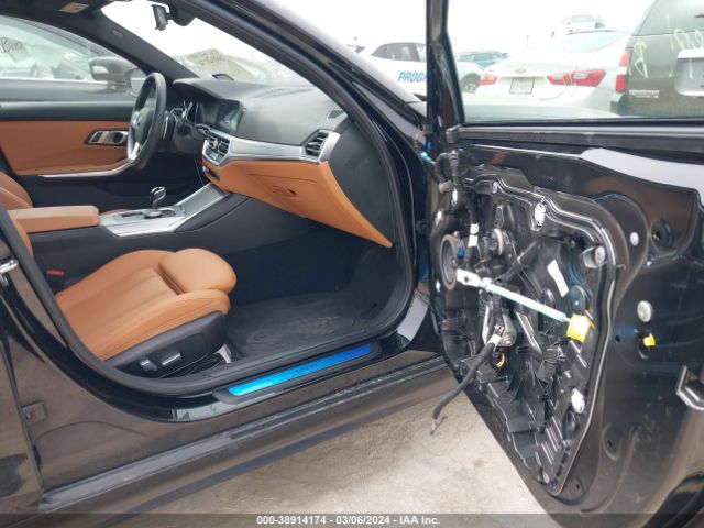 Photo 4 VIN: 3MW5R1J00N8C48632 - BMW 330I 