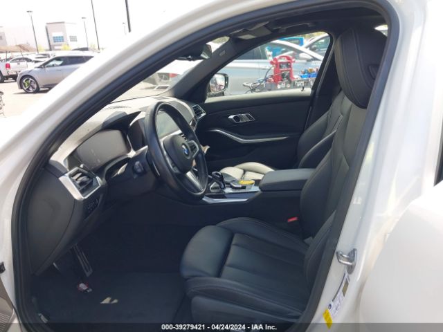 Photo 4 VIN: 3MW5R1J02N8C41858 - BMW 330I 