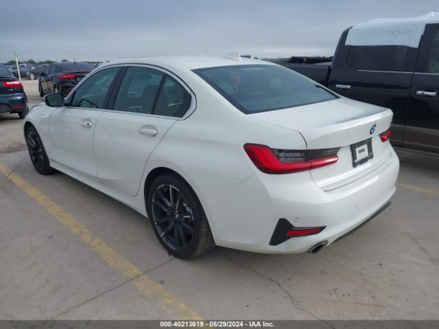 Photo 2 VIN: 3MW5R1J03M8B70703 - BMW 330I 