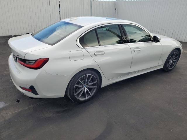 Photo 2 VIN: 3MW5R1J03M8C17504 - BMW 330I 